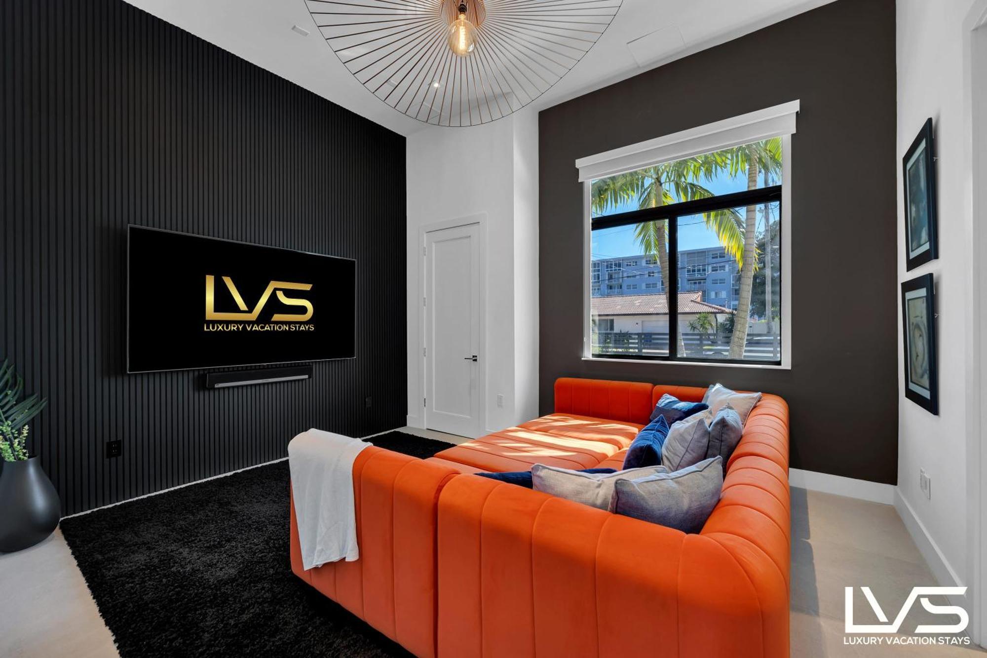 Villabella Luxe 100ft Waterfront With 6bedrooms65bathrooms 5 Minute To Chefaposs Kitchen Heated Poolhot Tub Outdoor Bbq Kitchen Sonos