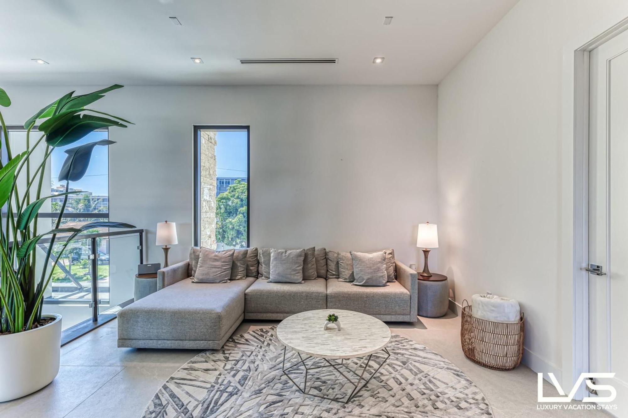 Villabella Luxe 100ft Waterfront With 6bedrooms65bathrooms 5 Minute To Chefaposs Kitchen Heated Poolhot Tub Outdoor Bbq Kitchen Sonos Holiday home