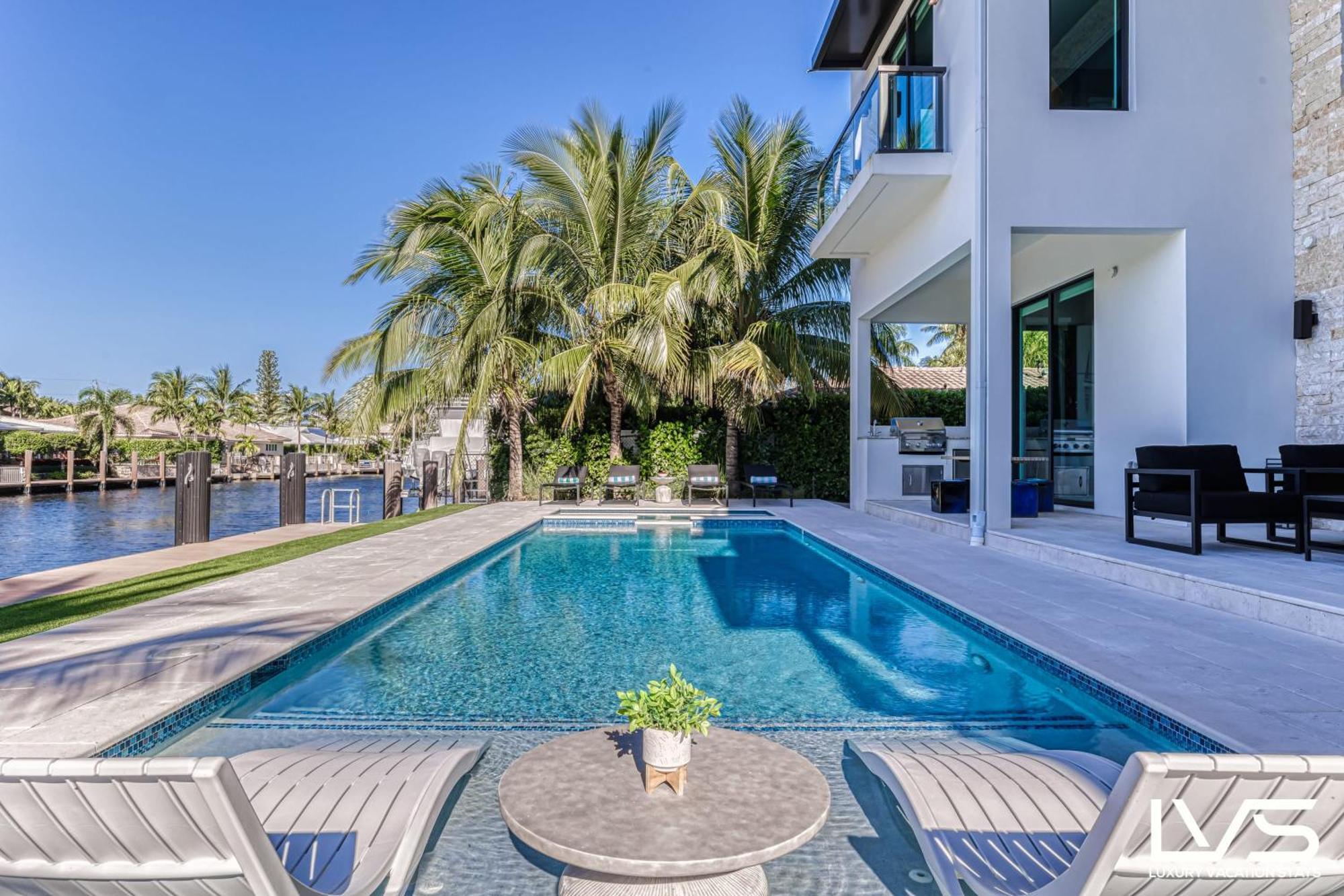 Villabella Luxe 100ft Waterfront With 6bedrooms65bathrooms 5 Minute To Chefaposs Kitchen Heated Poolhot Tub Outdoor Bbq Kitchen Sonos *