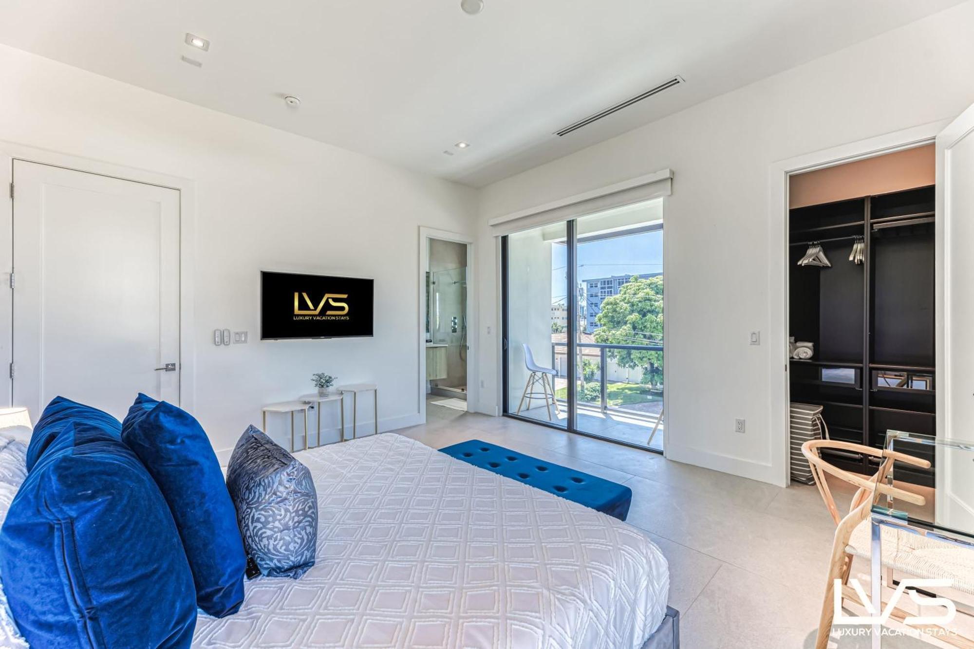 Villabella Luxe 100ft Waterfront With 6bedrooms65bathrooms 5 Minute To Chefaposs Kitchen Heated Poolhot Tub Outdoor Bbq Kitchen Sonos Holiday home *