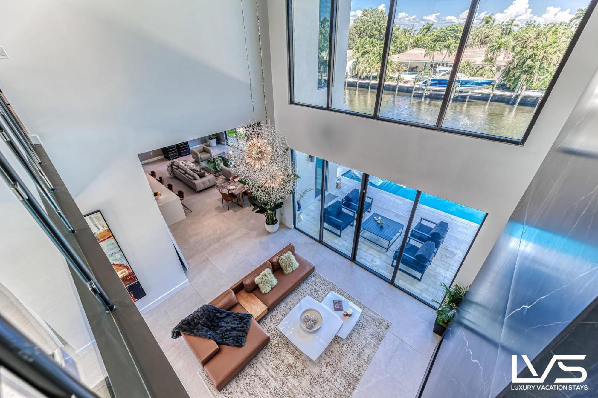 Villabella Luxe 100ft Waterfront With 6bedrooms65bathrooms 5 Minute To Chefaposs Kitchen Heated Poolhot Tub Outdoor Bbq Kitchen Sonos Holiday home *