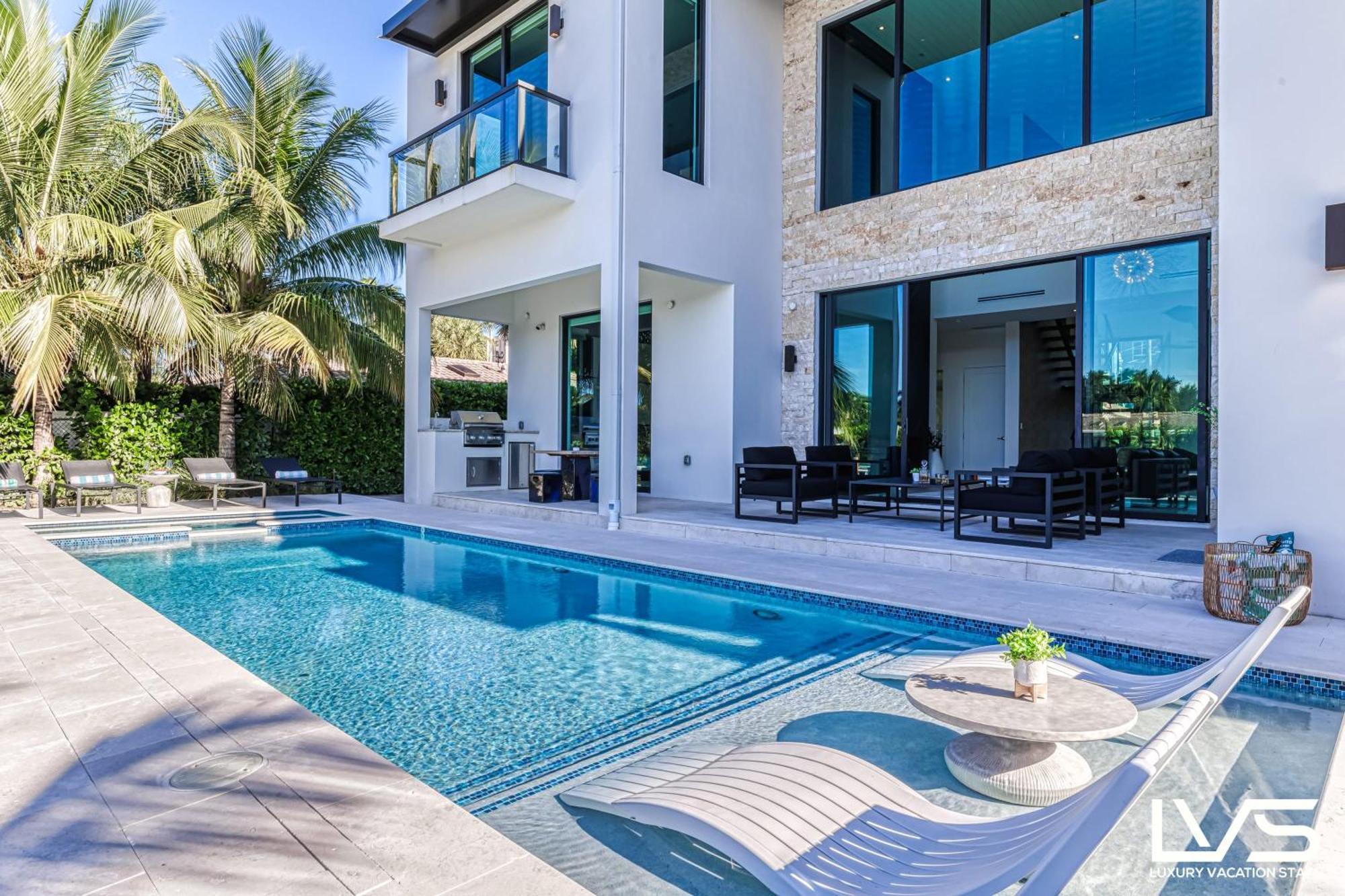 Villabella Luxe 100ft Waterfront With 6bedrooms65bathrooms 5 Minute To Chefaposs Kitchen Heated Poolhot Tub Outdoor Bbq Kitchen Sonos *