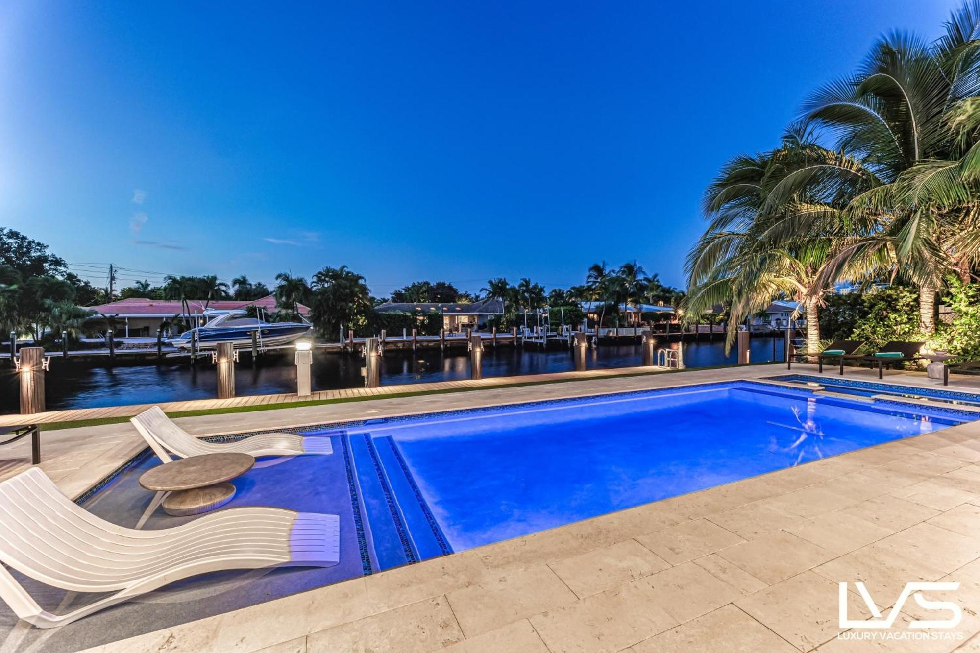 Villabella Luxe 100ft Waterfront With 6bedrooms65bathrooms 5 Minute To Chefaposs Kitchen Heated Poolhot Tub Outdoor Bbq Kitchen Sonos