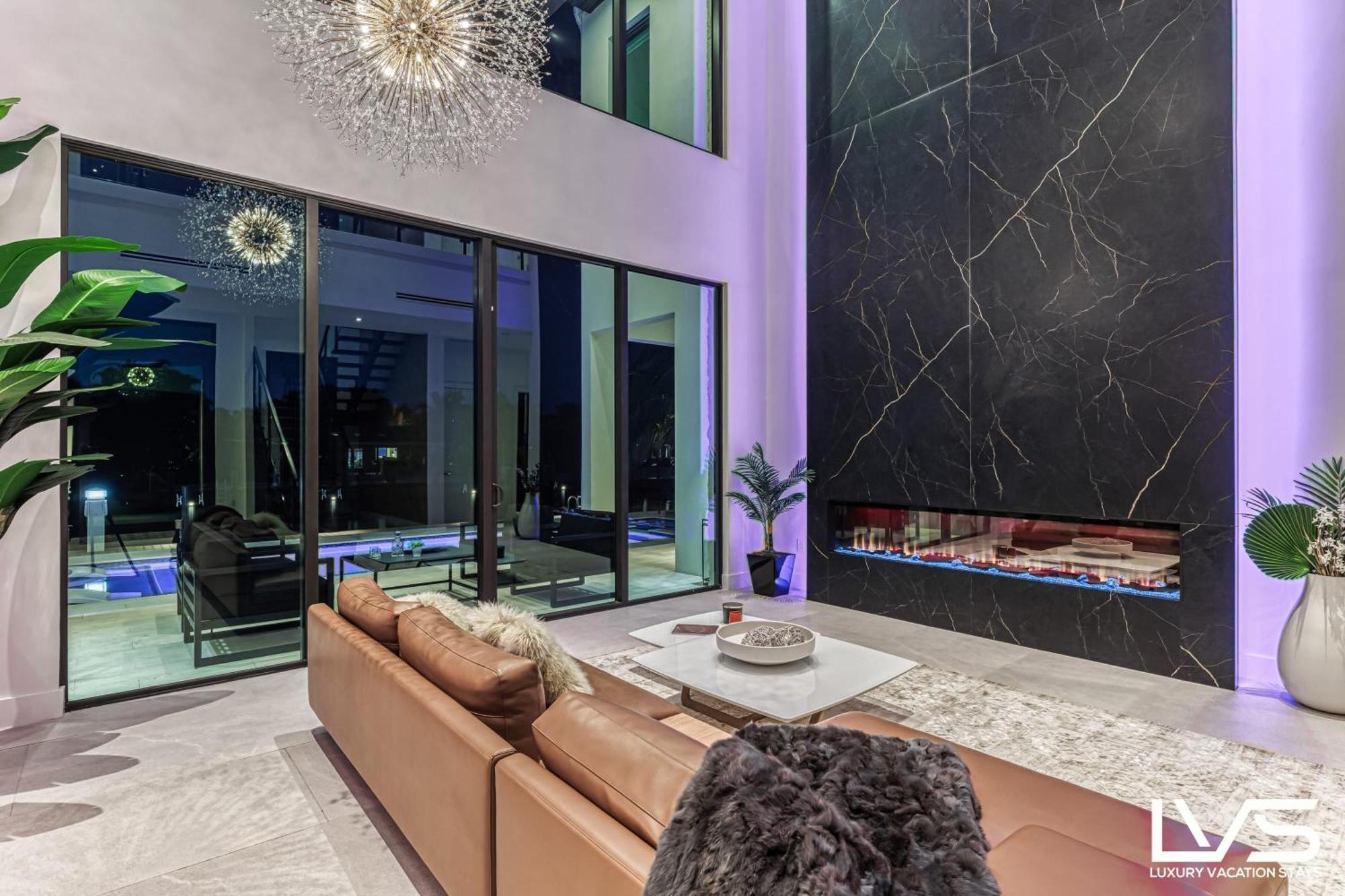 Villabella Luxe 100ft Waterfront With 6bedrooms65bathrooms 5 Minute To Chefaposs Kitchen Heated Poolhot Tub Outdoor Bbq Kitchen Sonos Holiday home *