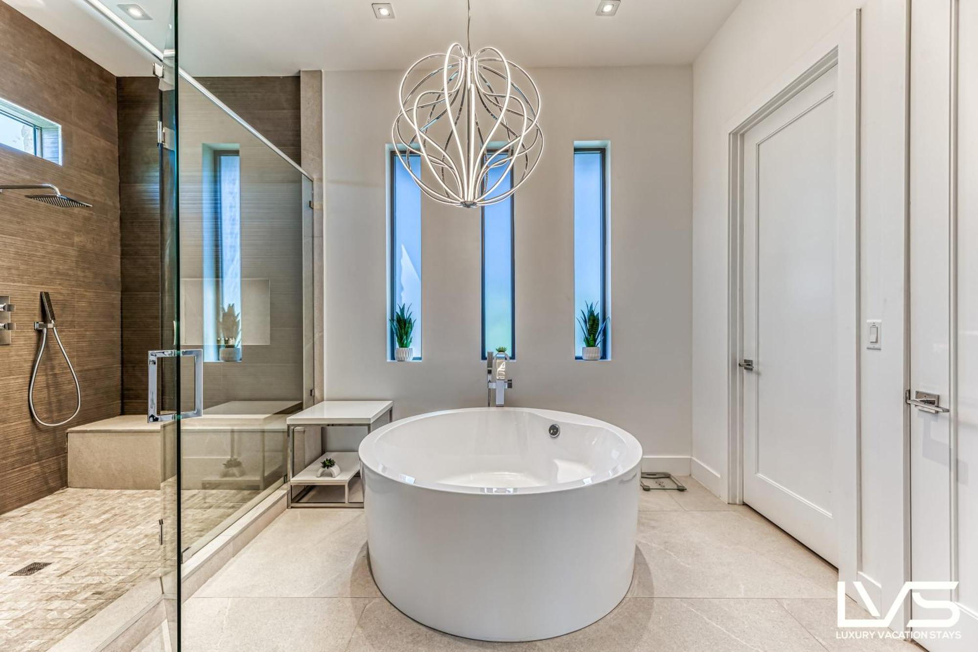 Villabella Luxe 100ft Waterfront With 6bedrooms65bathrooms 5 Minute To Chefaposs Kitchen Heated Poolhot Tub Outdoor Bbq Kitchen Sonos Holiday home