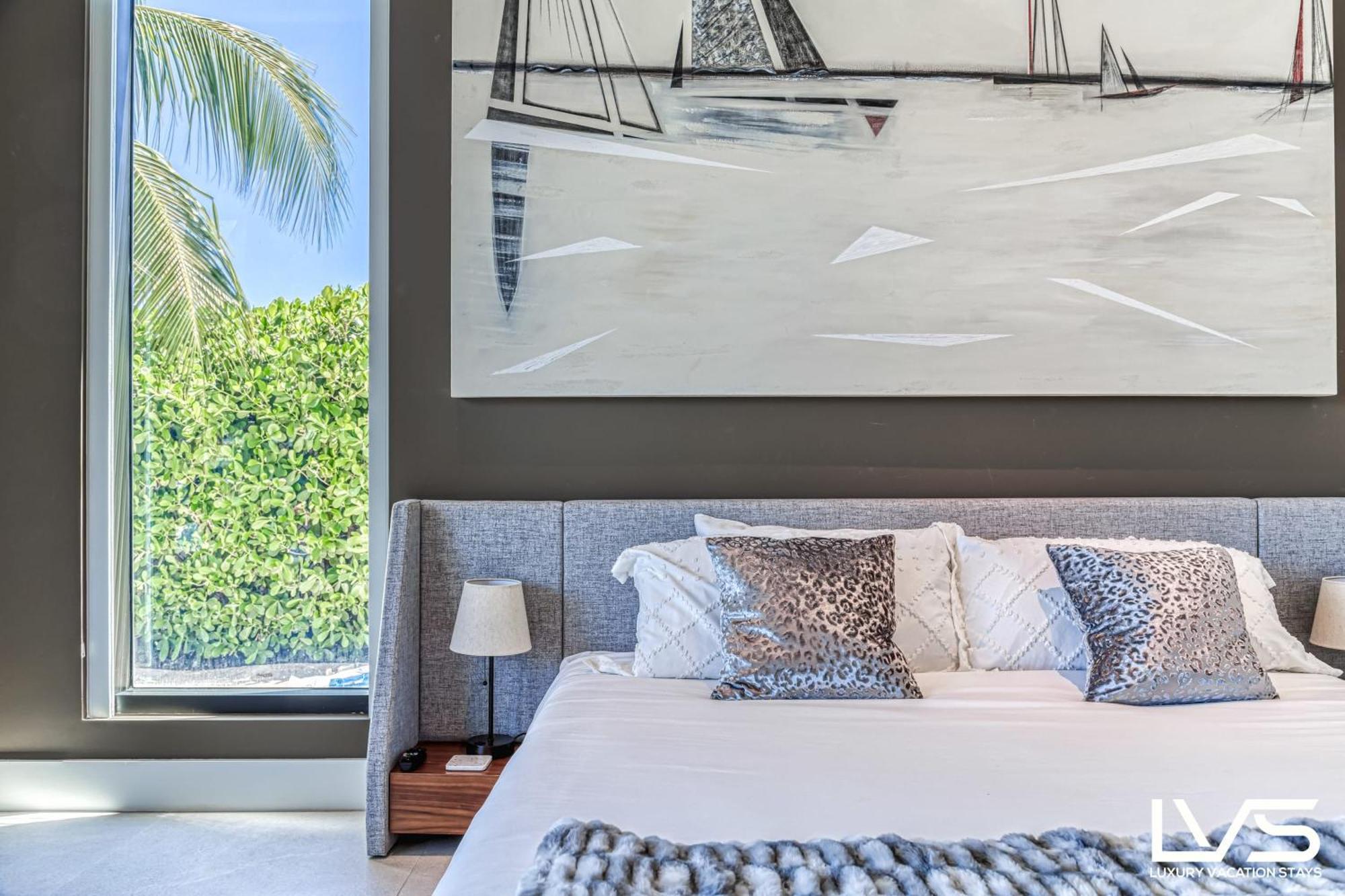 Villabella Luxe 100ft Waterfront With 6bedrooms65bathrooms 5 Minute To Chefaposs Kitchen Heated Poolhot Tub Outdoor Bbq Kitchen Sonos Holiday home *