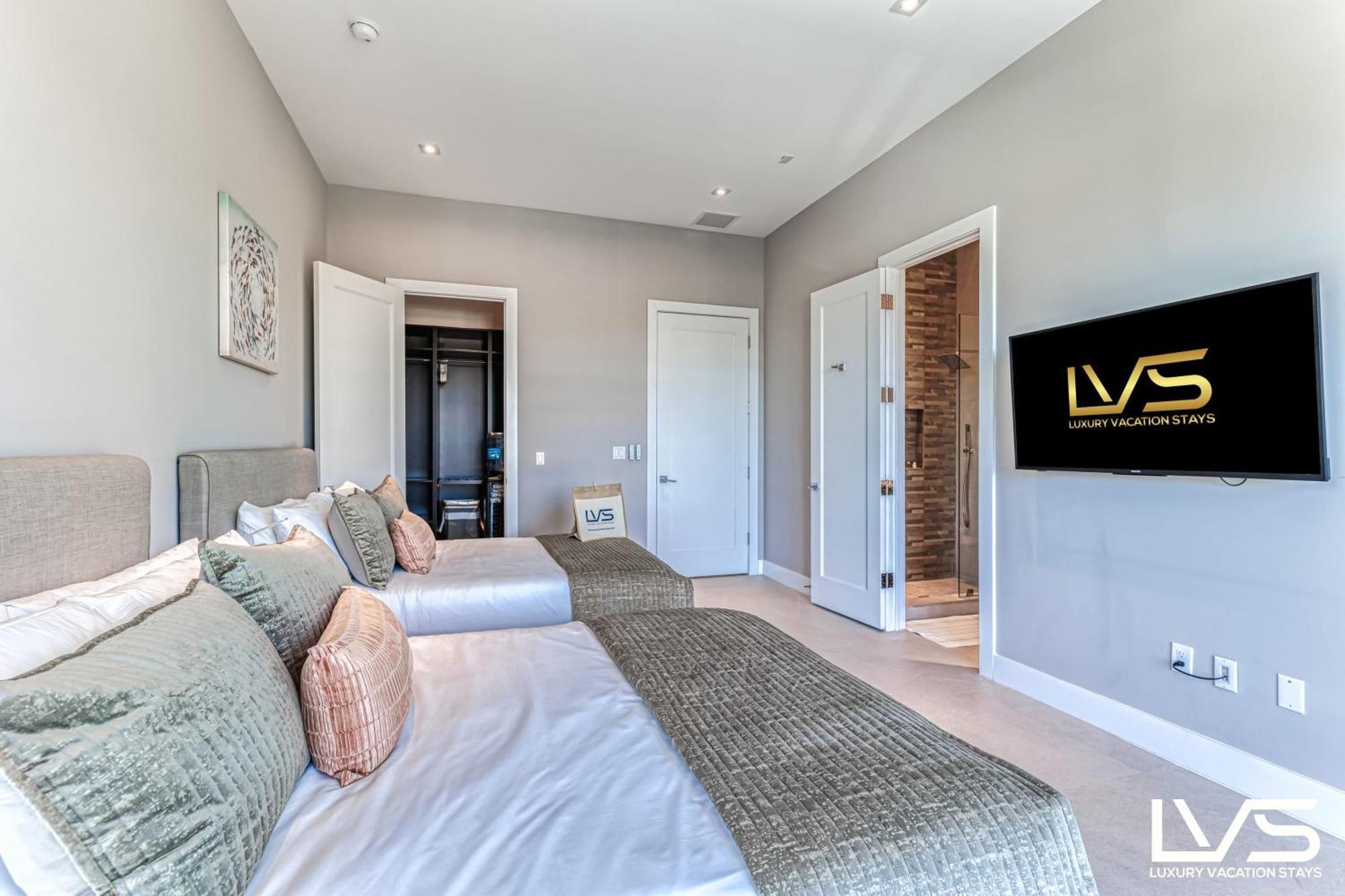 Holiday home Villabella Luxe 100ft Waterfront With 6bedrooms65bathrooms 5 Minute To Chefaposs Kitchen Heated Poolhot Tub Outdoor Bbq Kitchen Sonos *