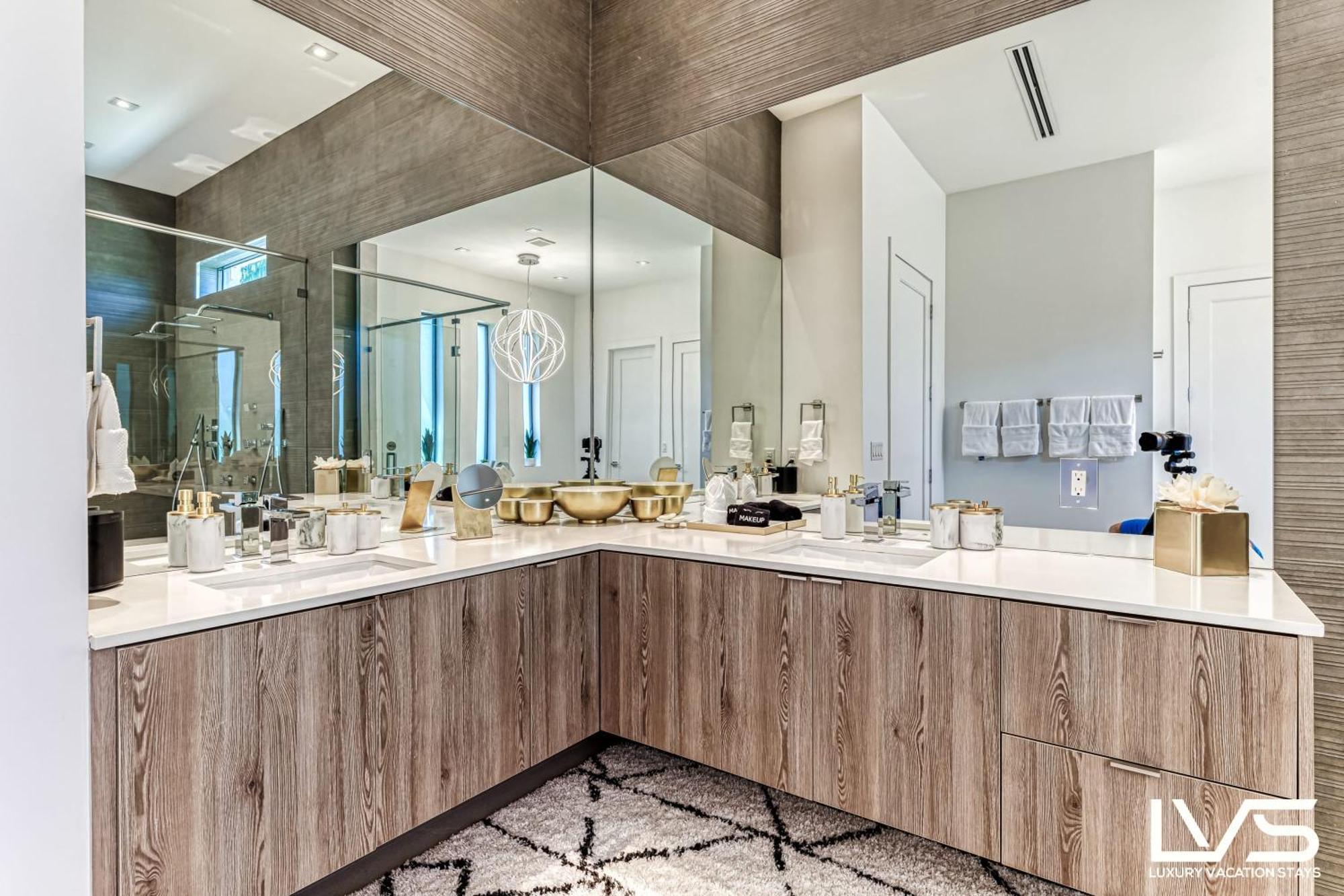Villabella Luxe 100ft Waterfront With 6bedrooms65bathrooms 5 Minute To Chefaposs Kitchen Heated Poolhot Tub Outdoor Bbq Kitchen Sonos