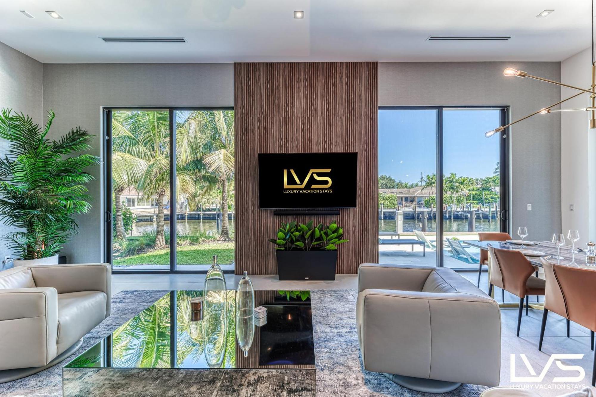 Villabella Luxe 100ft Waterfront With 6bedrooms65bathrooms 5 Minute To Chefaposs Kitchen Heated Poolhot Tub Outdoor Bbq Kitchen Sonos Holiday home Fort Lauderdale