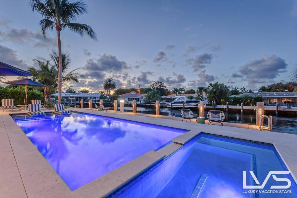 Villabella Luxe 100ft Waterfront With 6bedrooms65bathrooms 5 Minute To Chefaposs Kitchen Heated Poolhot Tub Outdoor Bbq Kitchen Sonos Holiday home *