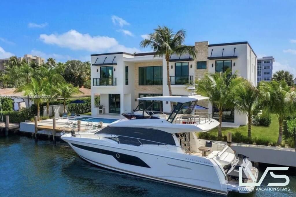 Holiday home Villabella Luxe 100ft Waterfront With 6bedrooms65bathrooms 5 Minute To Chefaposs Kitchen Heated Poolhot Tub Outdoor Bbq Kitchen Sonos Fort Lauderdale