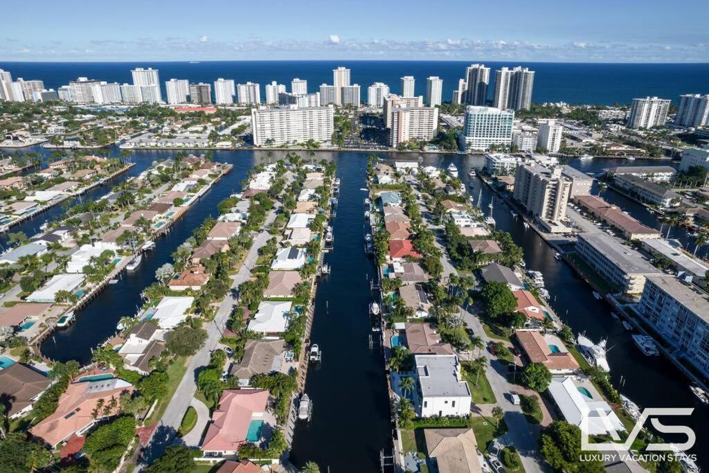 Villabella Luxe 100ft Waterfront With 6bedrooms65bathrooms 5 Minute To Chefaposs Kitchen Heated Poolhot Tub Outdoor Bbq Kitchen Sonos Fort Lauderdale