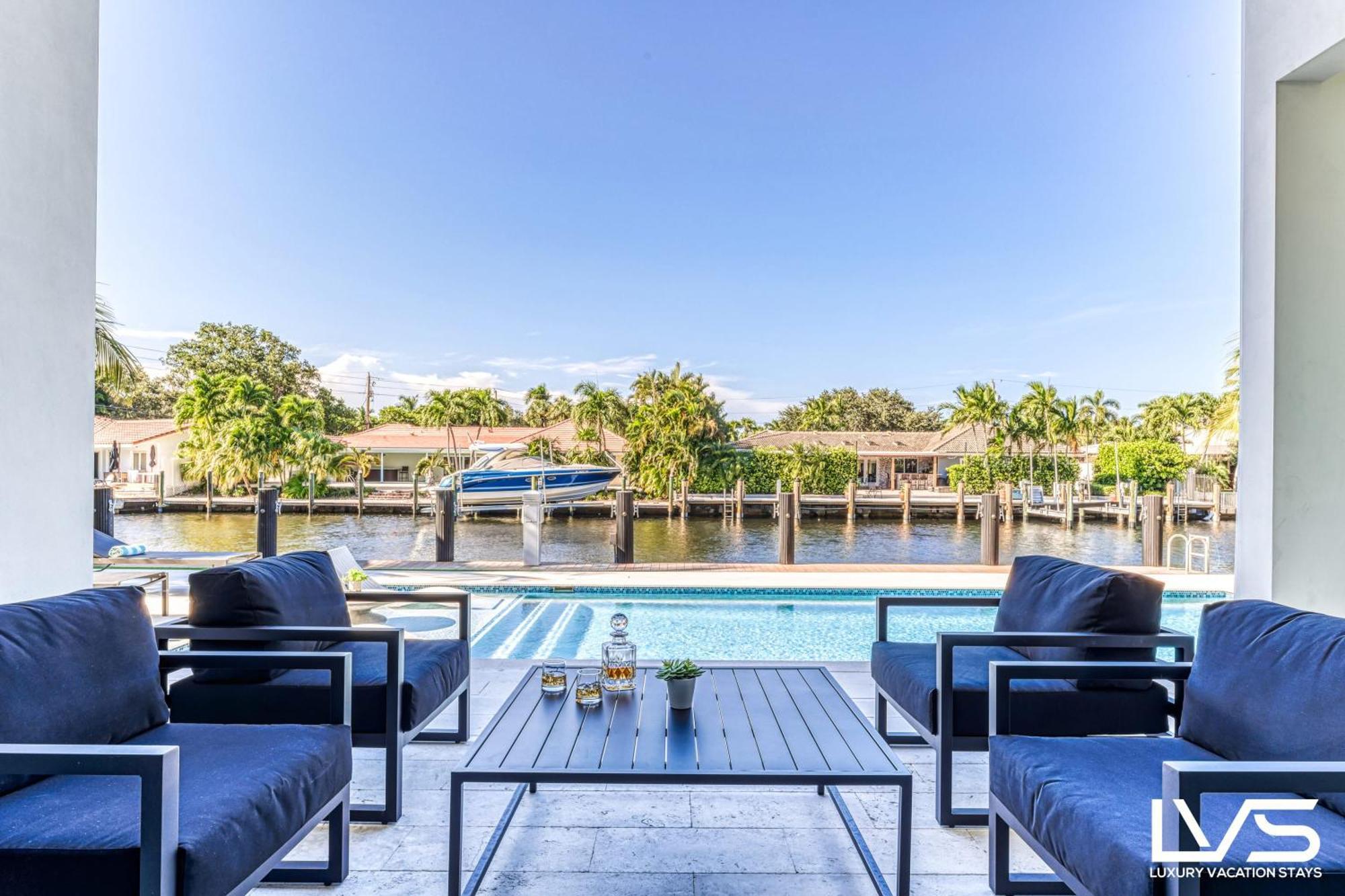 Villabella Luxe 100ft Waterfront With 6bedrooms65bathrooms 5 Minute To Chefaposs Kitchen Heated Poolhot Tub Outdoor Bbq Kitchen Sonos Holiday home Fort Lauderdale
