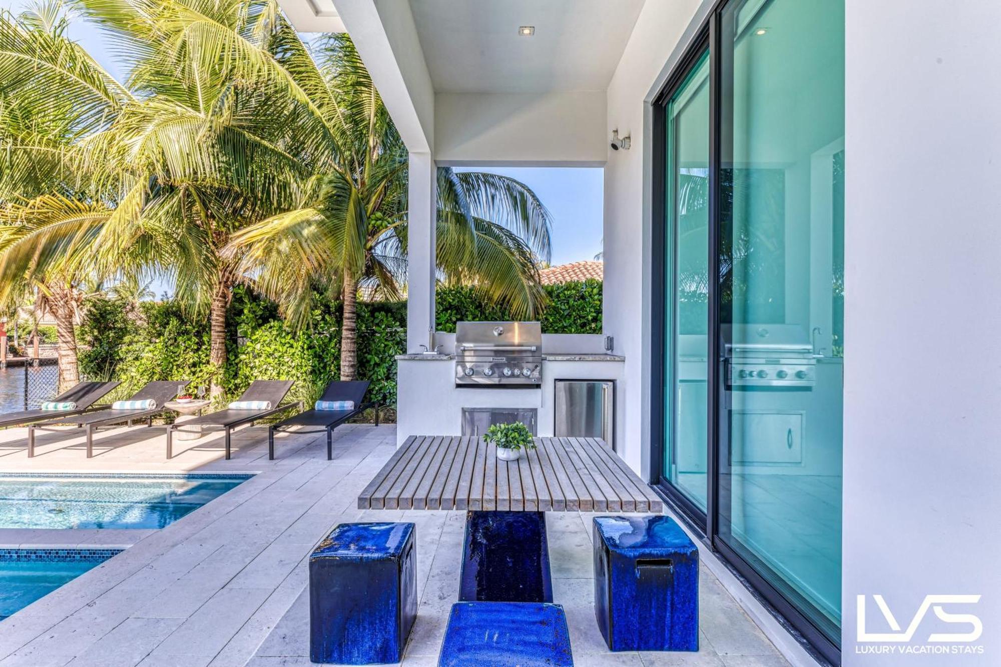 Villabella Luxe 100ft Waterfront With 6bedrooms65bathrooms 5 Minute To Chefaposs Kitchen Heated Poolhot Tub Outdoor Bbq Kitchen Sonos