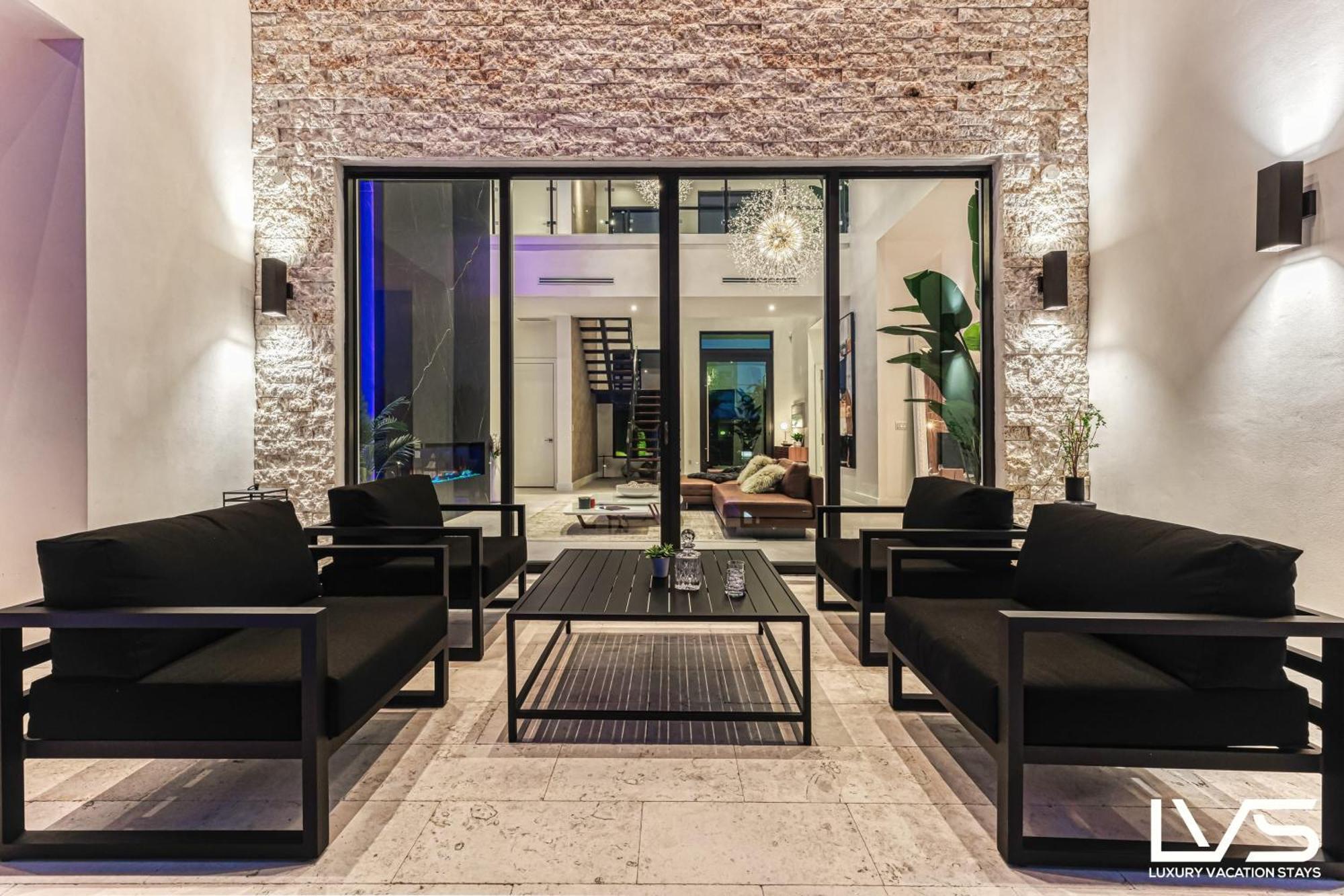 Villabella Luxe 100ft Waterfront With 6bedrooms65bathrooms 5 Minute To Chefaposs Kitchen Heated Poolhot Tub Outdoor Bbq Kitchen Sonos * Fort Lauderdale