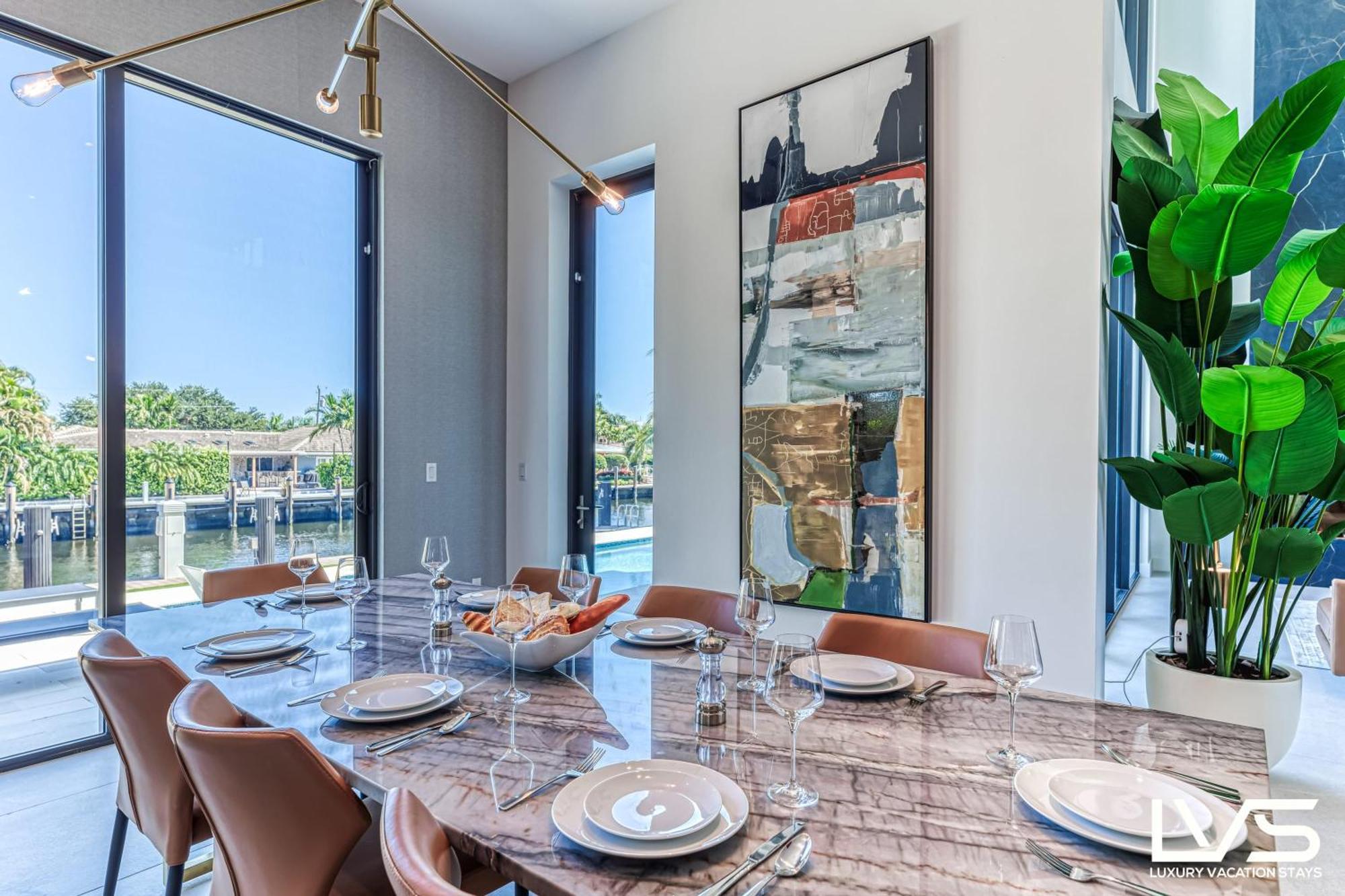 Villabella Luxe 100ft Waterfront With 6bedrooms65bathrooms 5 Minute To Chefaposs Kitchen Heated Poolhot Tub Outdoor Bbq Kitchen Sonos Holiday home Fort Lauderdale