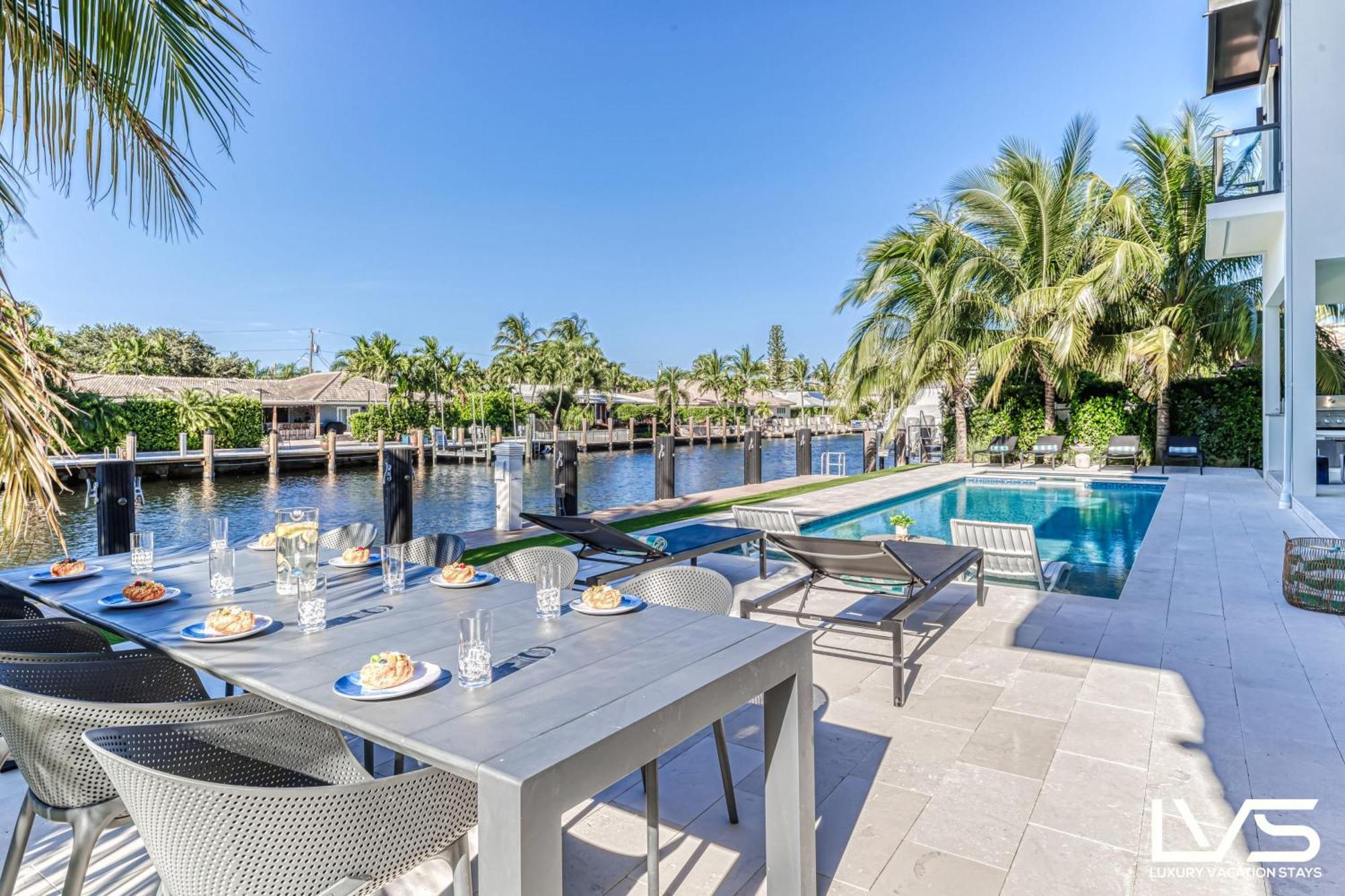 Villabella Luxe 100ft Waterfront With 6bedrooms65bathrooms 5 Minute To Chefaposs Kitchen Heated Poolhot Tub Outdoor Bbq Kitchen Sonos Holiday home