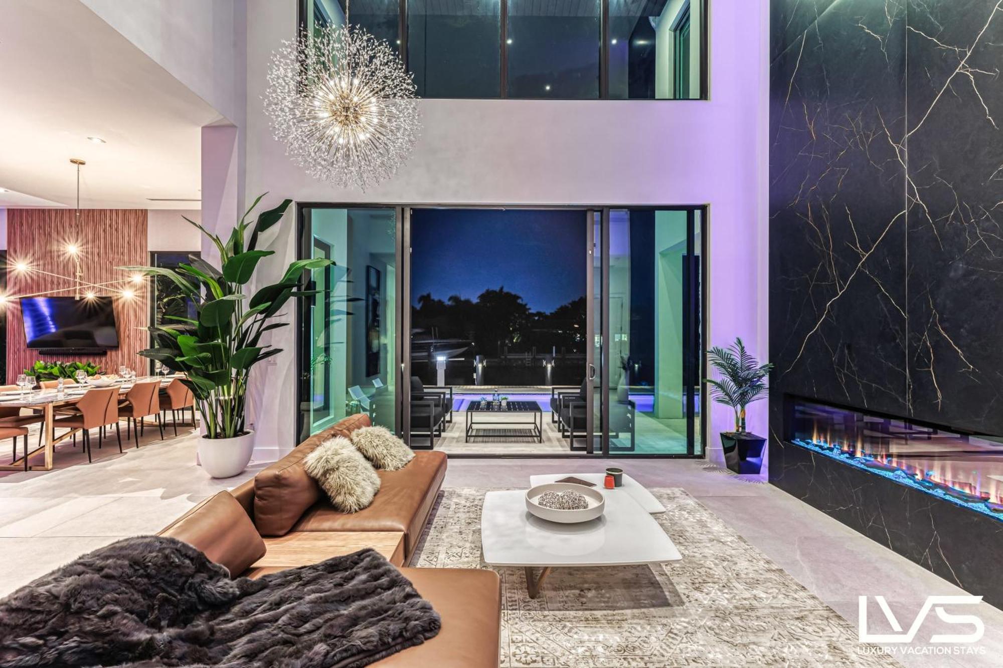 Villabella Luxe 100ft Waterfront With 6bedrooms65bathrooms 5 Minute To Chefaposs Kitchen Heated Poolhot Tub Outdoor Bbq Kitchen Sonos Holiday home *