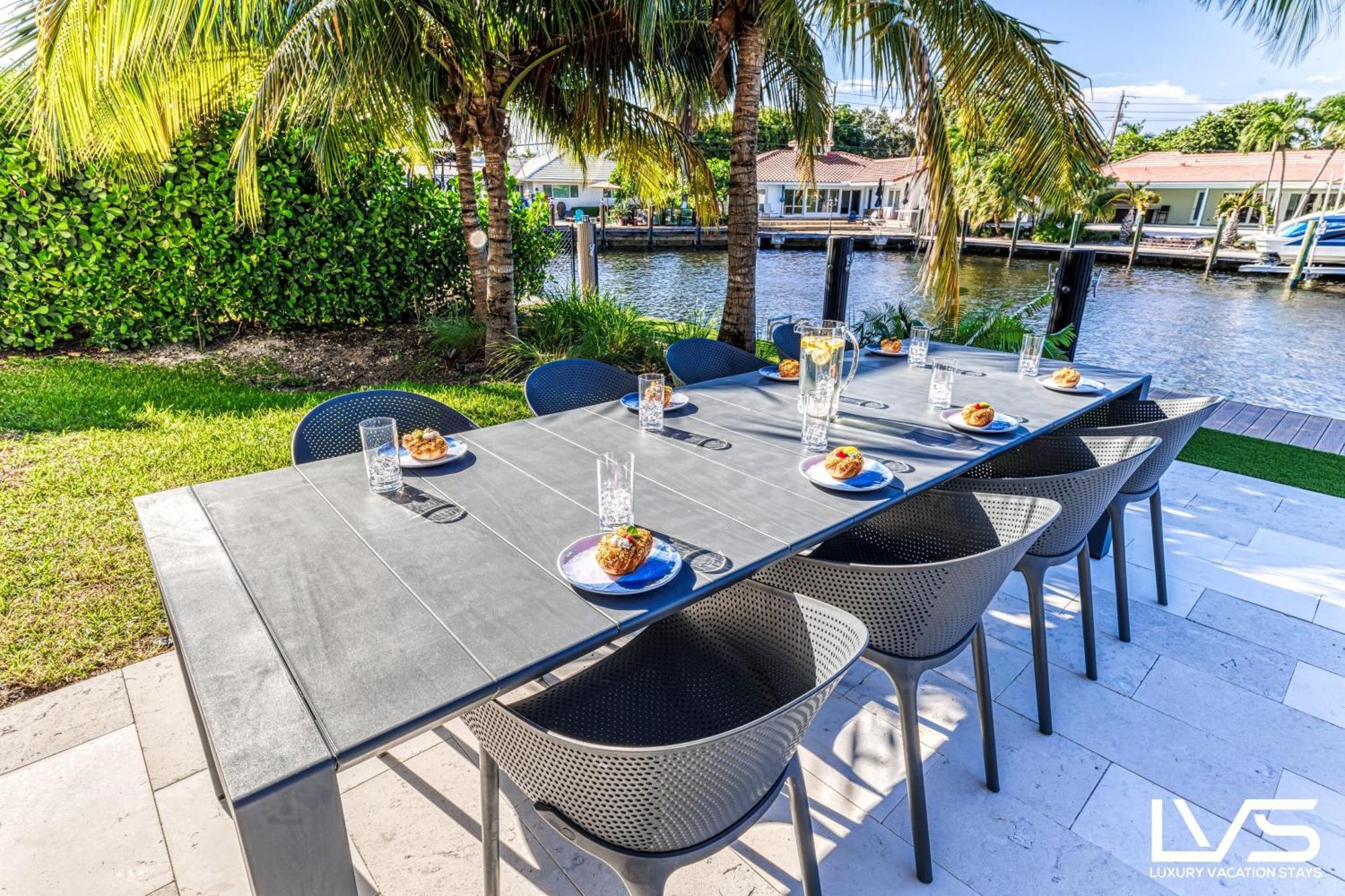 Holiday home Villabella Luxe 100ft Waterfront With 6bedrooms65bathrooms 5 Minute To Chefaposs Kitchen Heated Poolhot Tub Outdoor Bbq Kitchen Sonos Fort Lauderdale