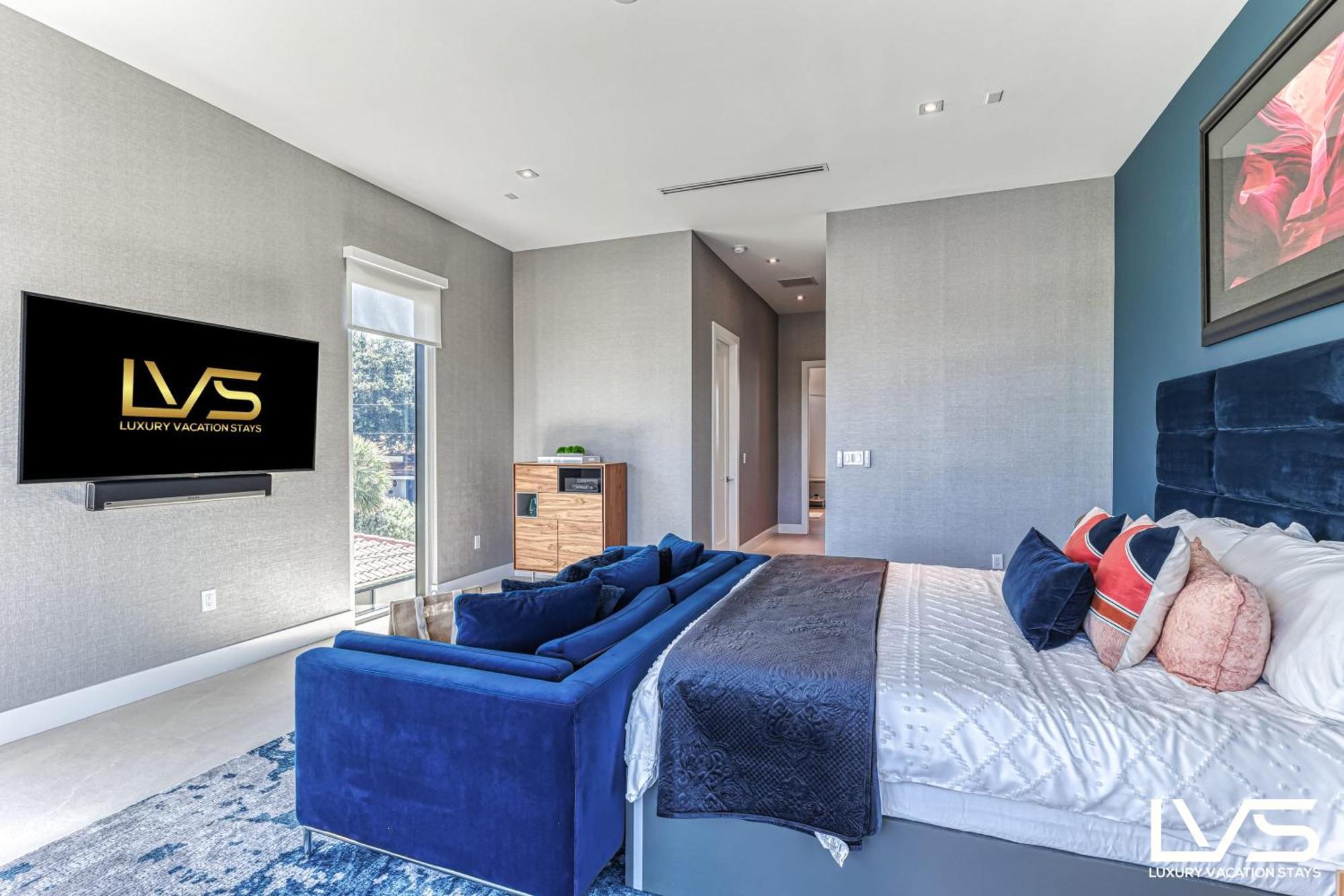 Villabella Luxe 100ft Waterfront With 6bedrooms65bathrooms 5 Minute To Chefaposs Kitchen Heated Poolhot Tub Outdoor Bbq Kitchen Sonos Holiday home Fort Lauderdale