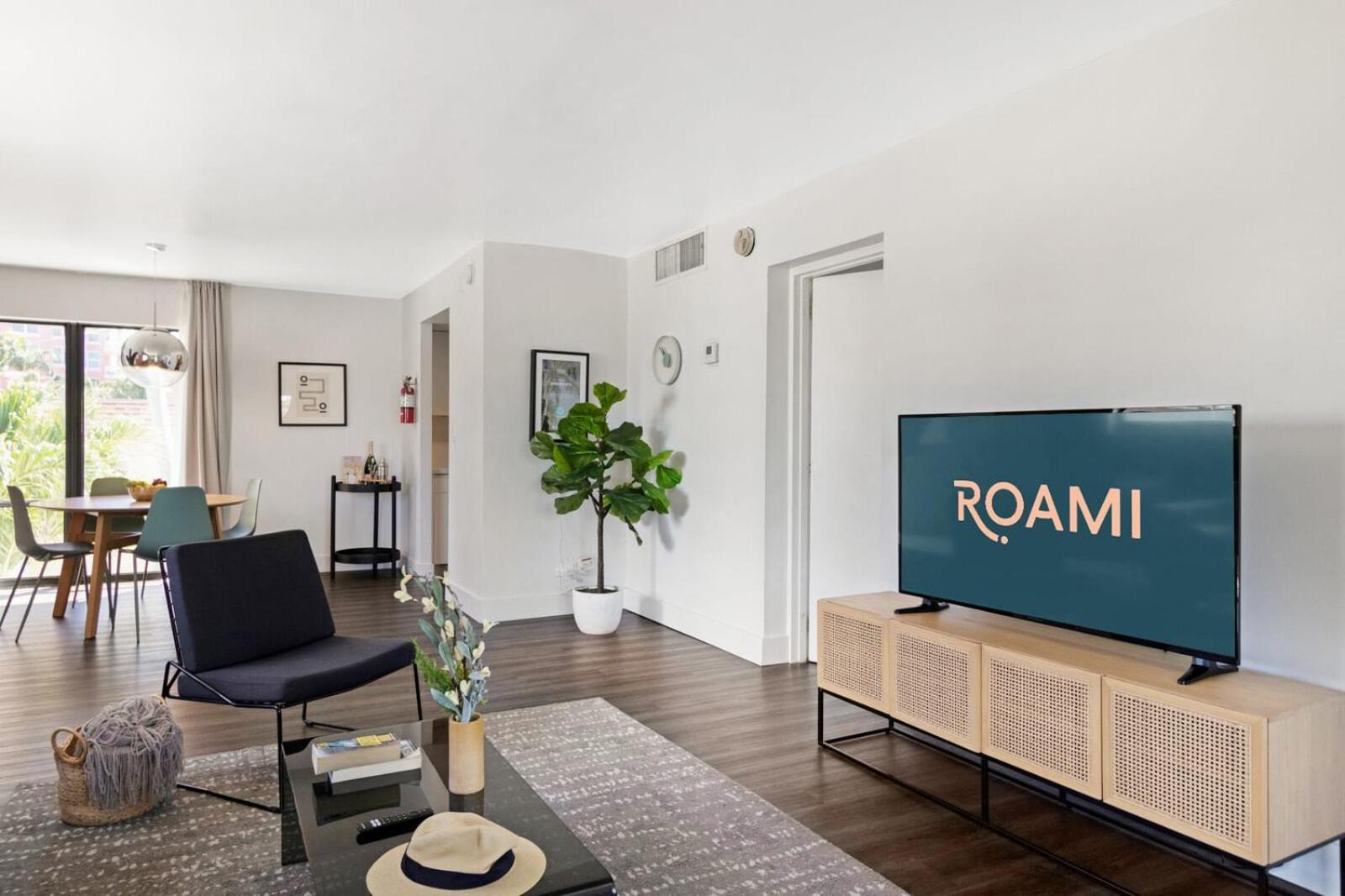 Roami At The Palm Apartment