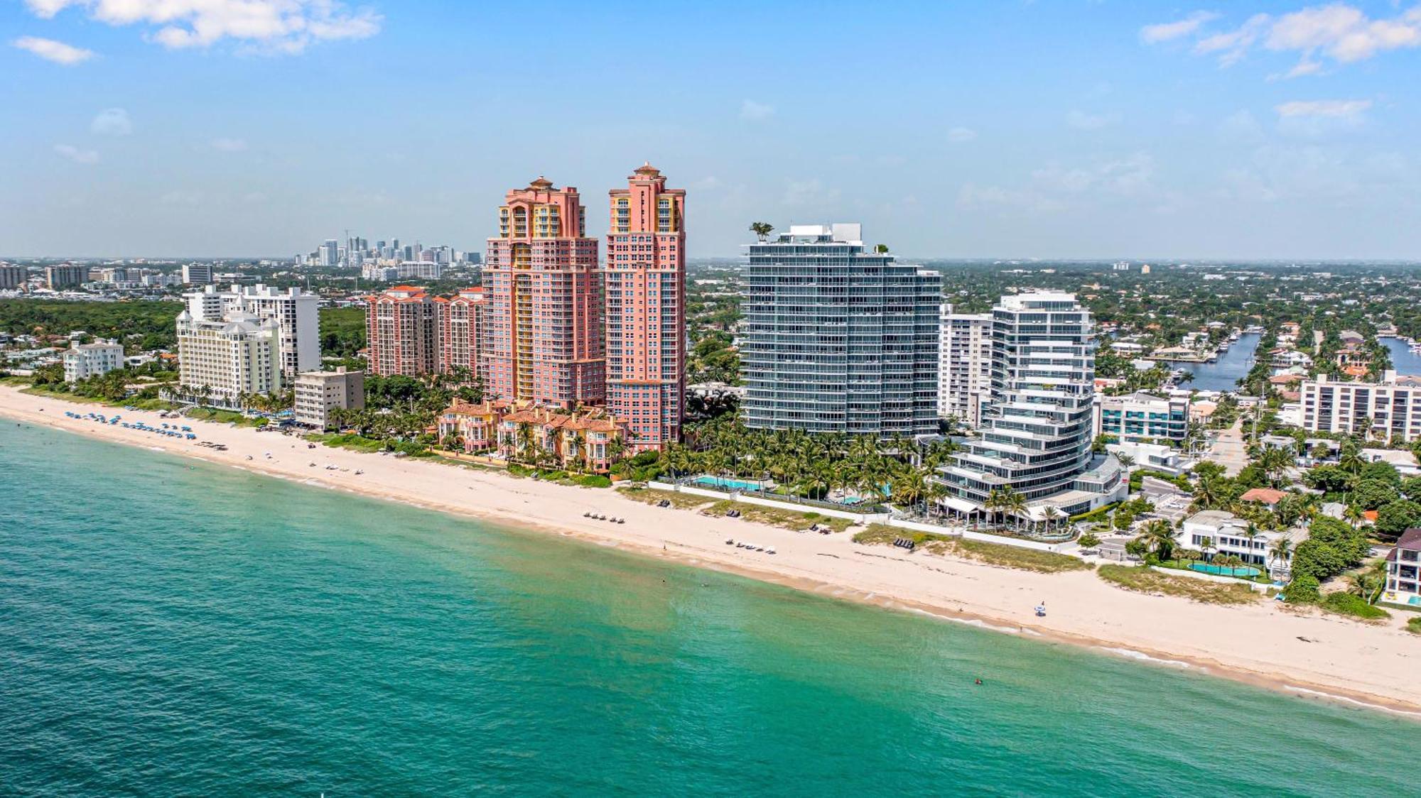 Steps From Quaint Heated Pool Key Resldences Holiday home Fort Lauderdale