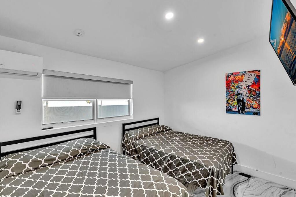 Modern Ocean House Hollywood Hard Rock Casino *