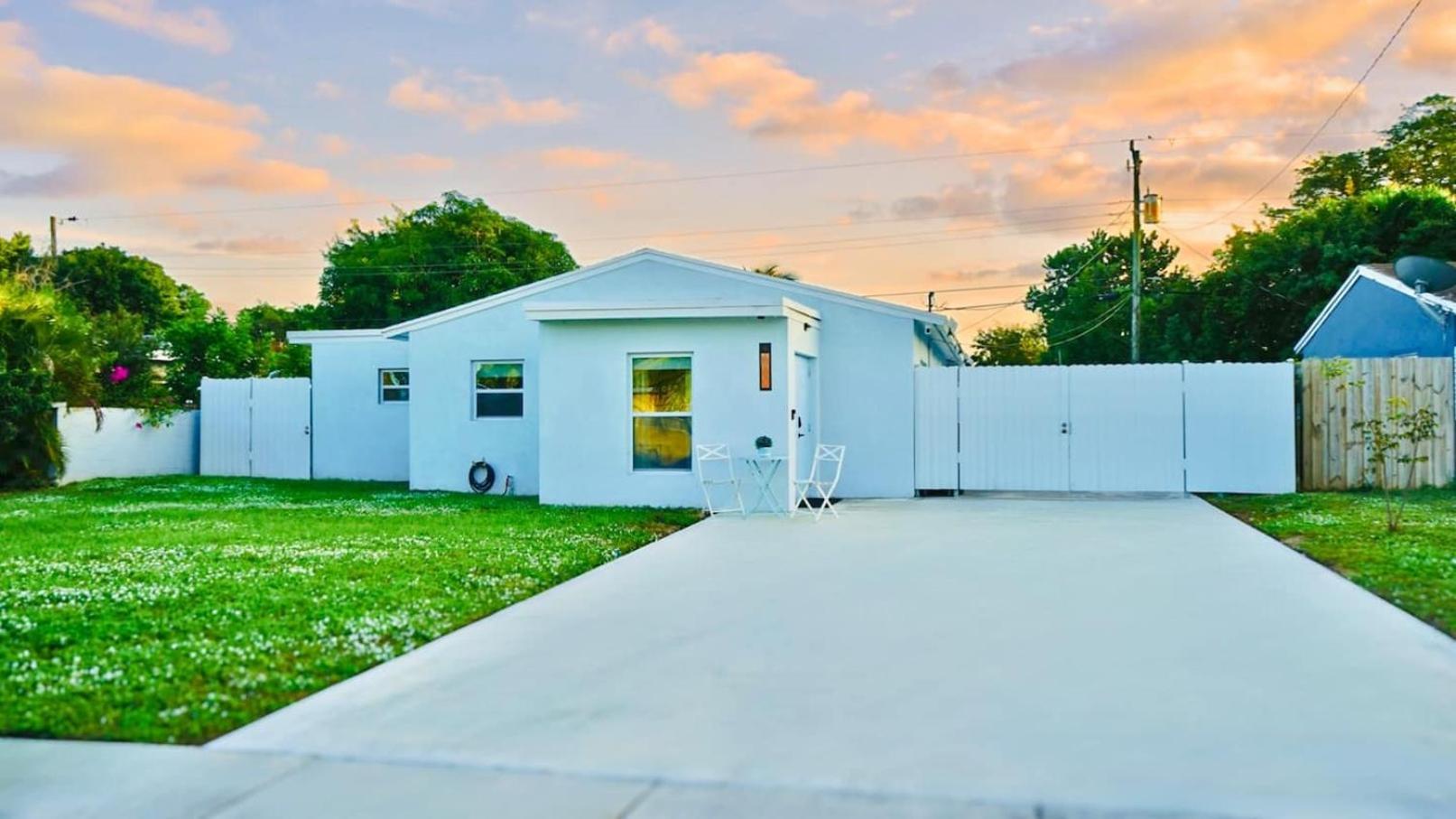 Stylish Lauderdale Retreat Ideal For Work Fort Lauderdale