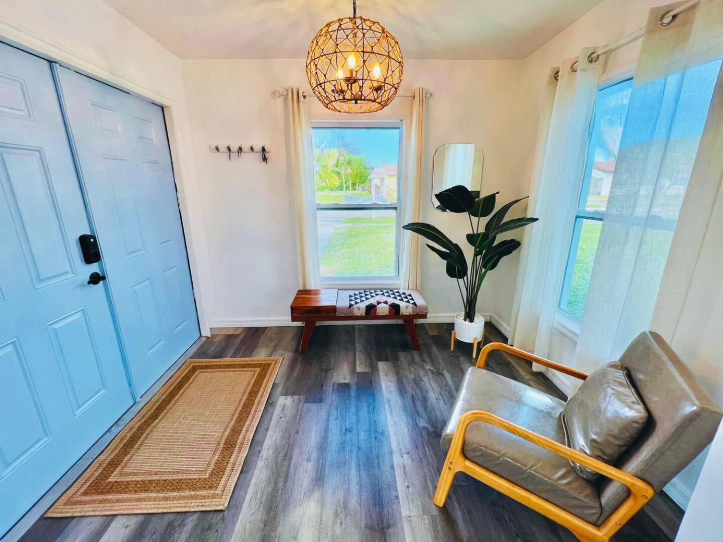 Stylish Lauderdale Retreat Ideal For Work Holiday home *