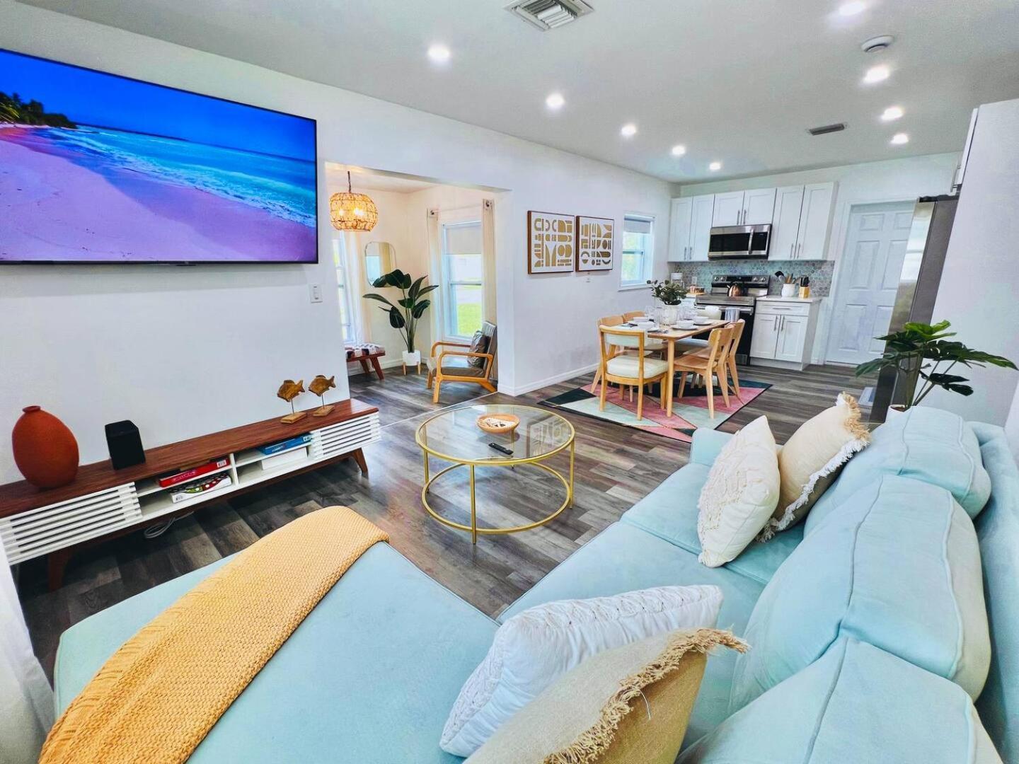 Stylish Lauderdale Retreat Ideal For Work Holiday home