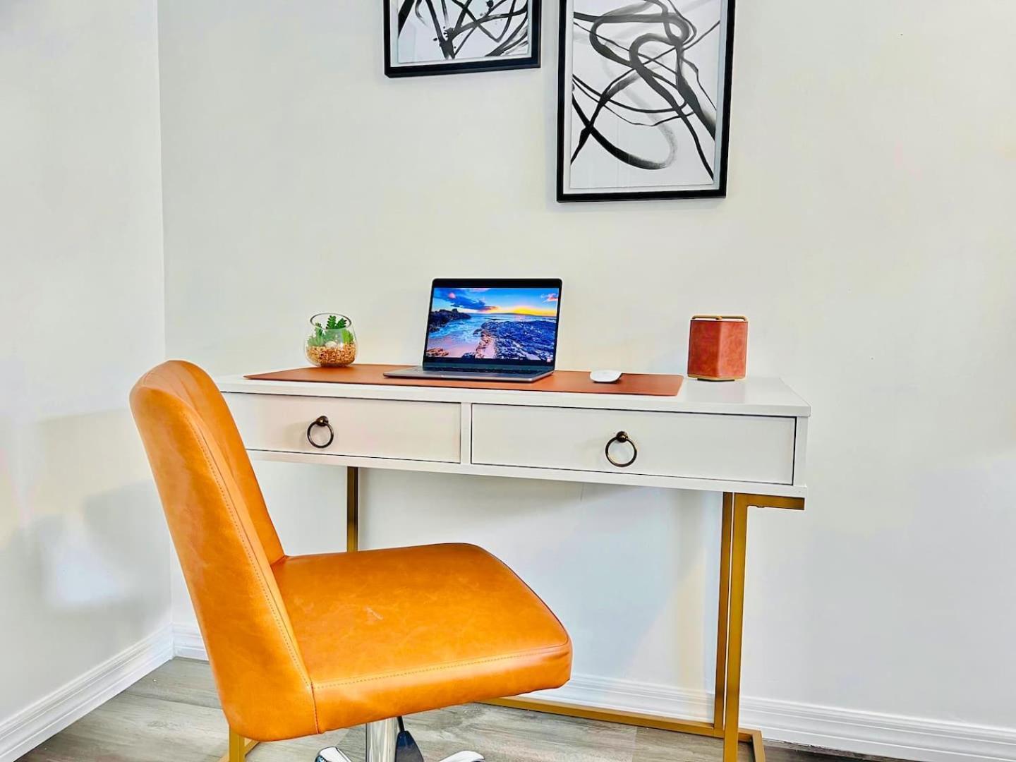 Stylish Lauderdale Retreat Ideal For Work *