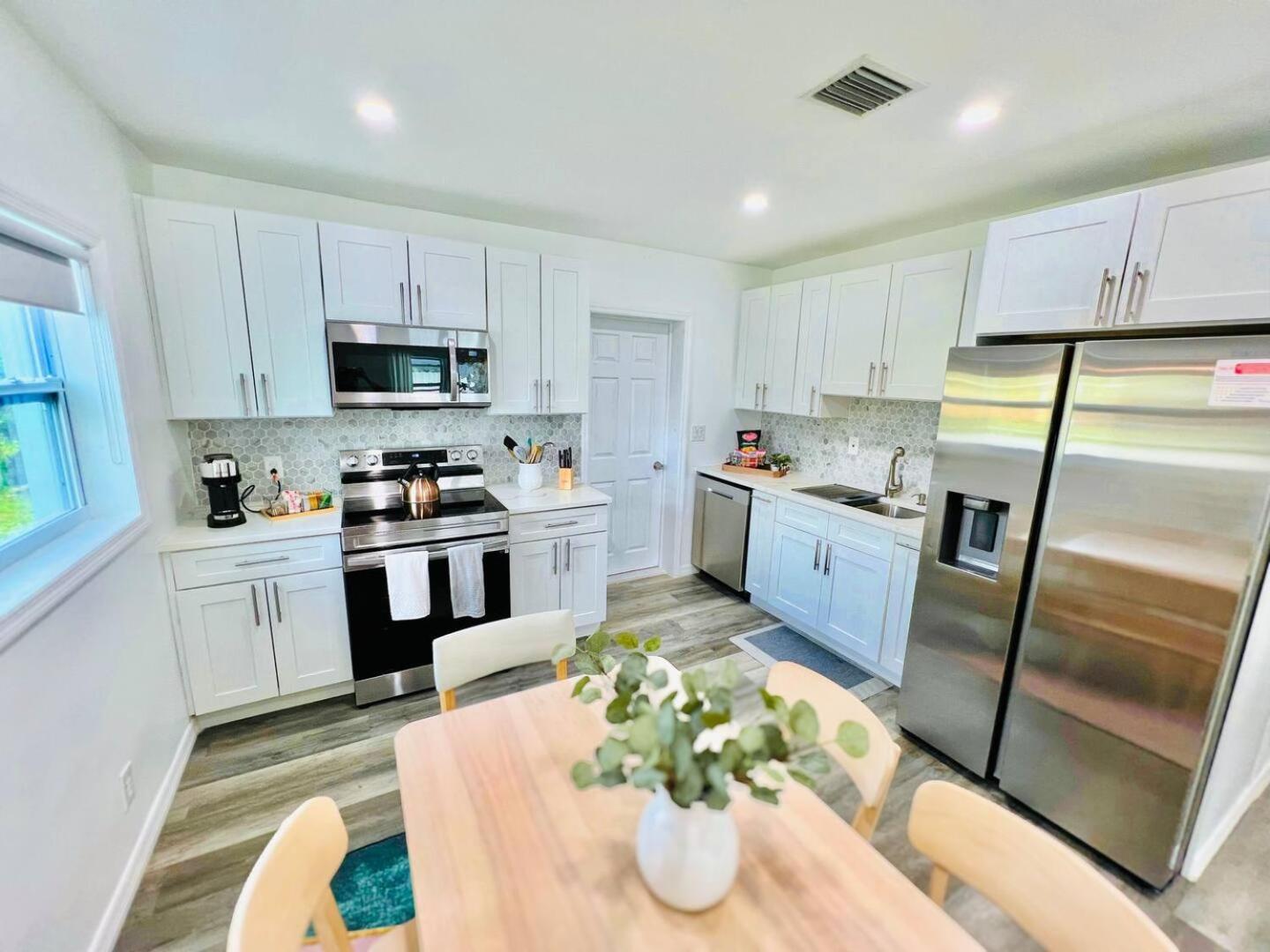 Stylish Lauderdale Retreat Ideal For Work