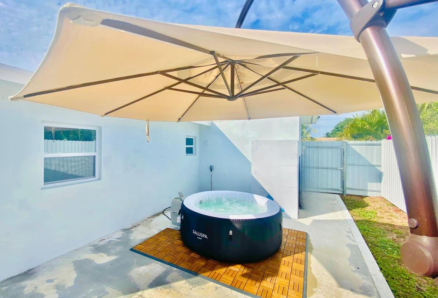 Stylish Lauderdale Retreat Ideal For Work Holiday home