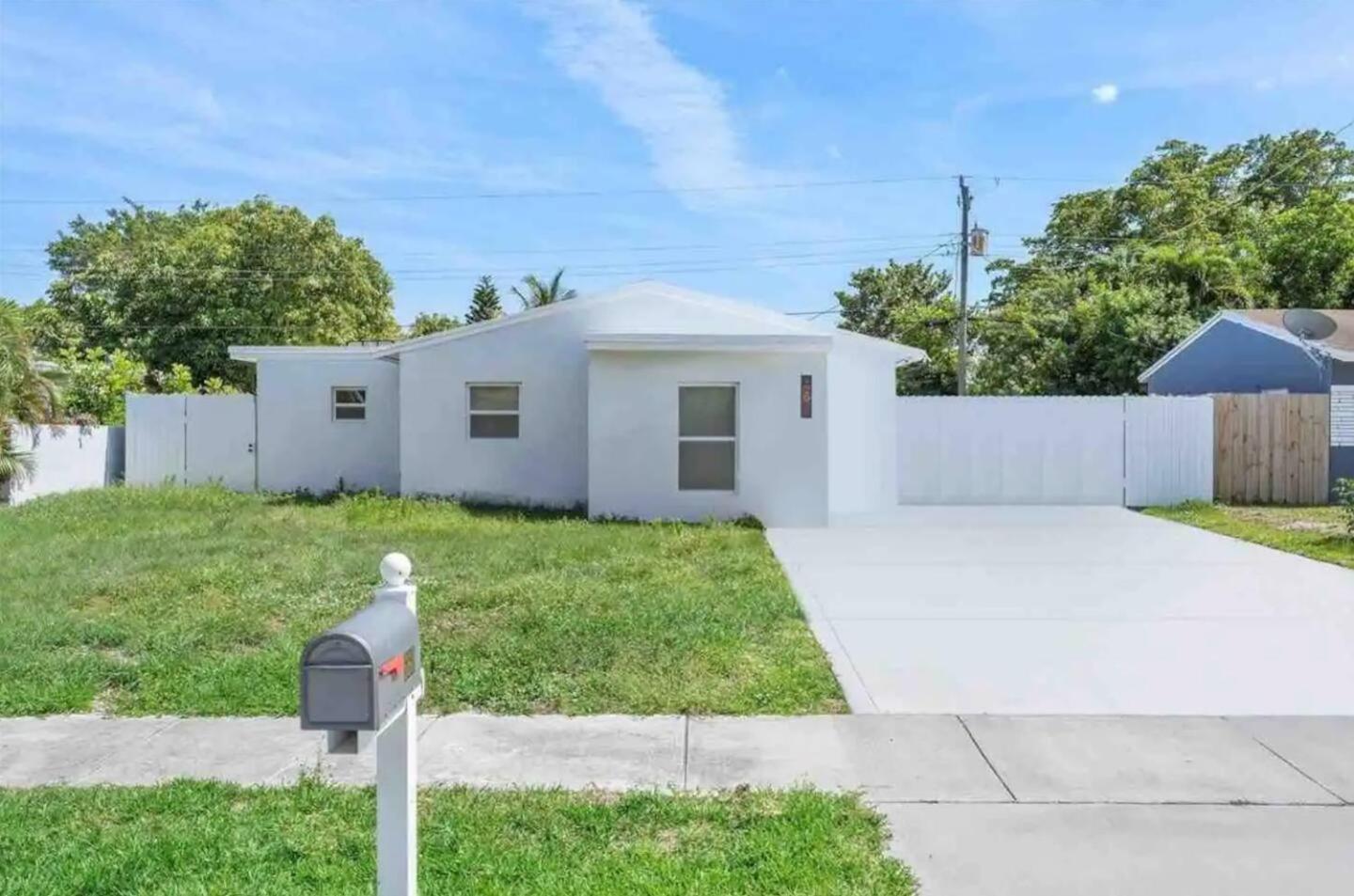 Stylish Lauderdale Retreat Ideal For Work *