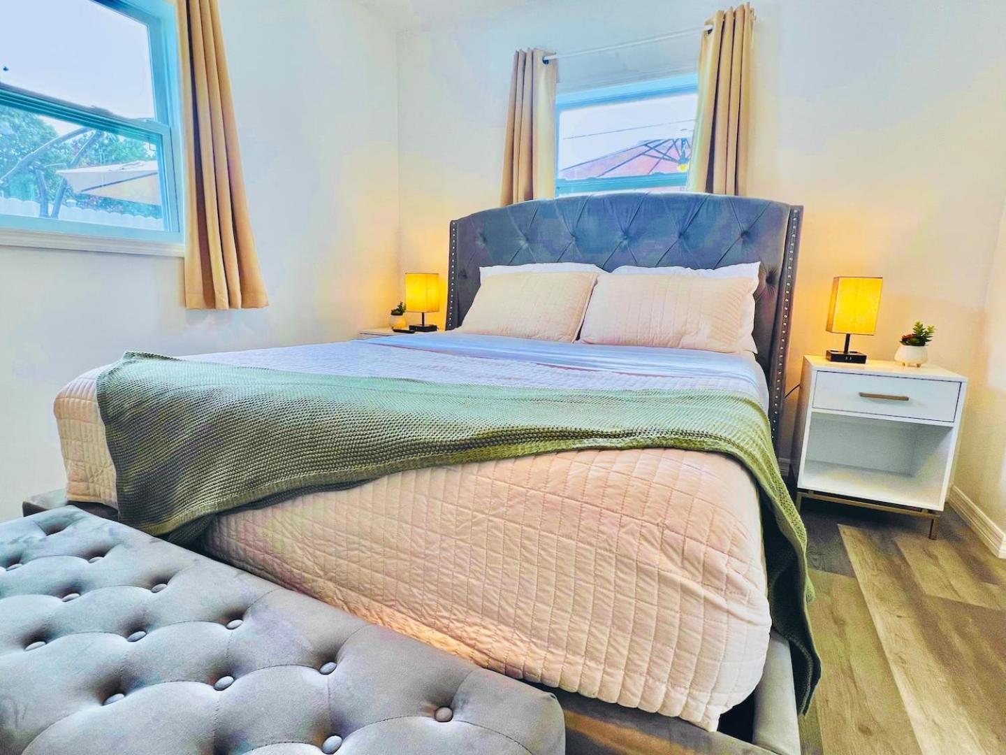 Stylish Lauderdale Retreat Ideal For Work Holiday home