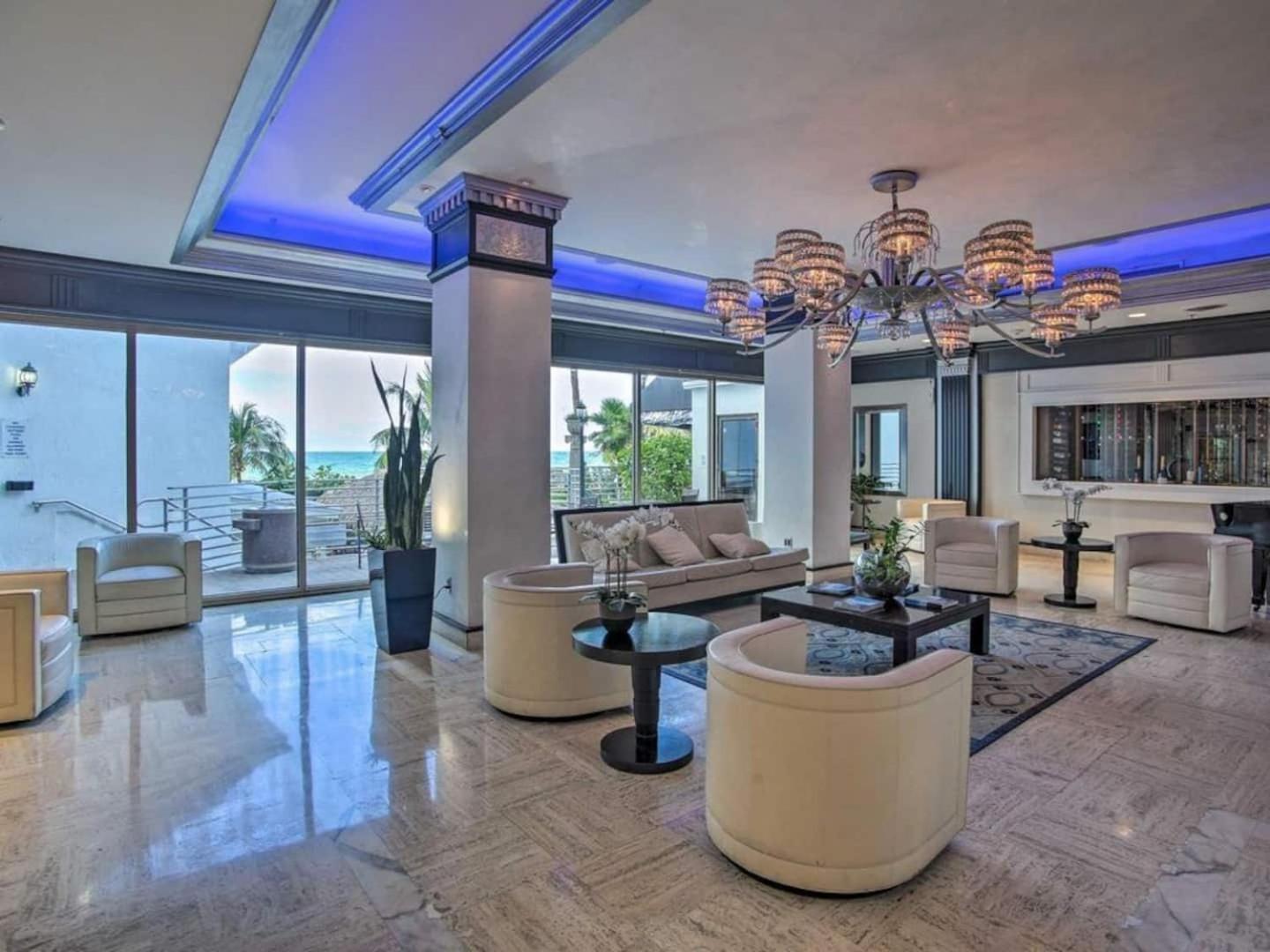 Beachfront Luxury Pool L Sea View Holiday home