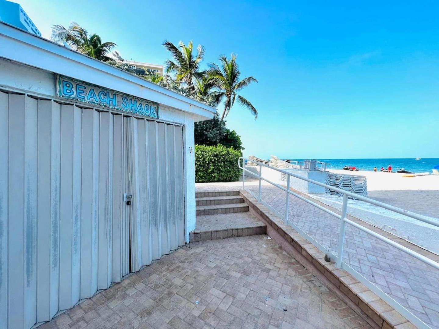 Beachfront Luxury Pool L Sea View