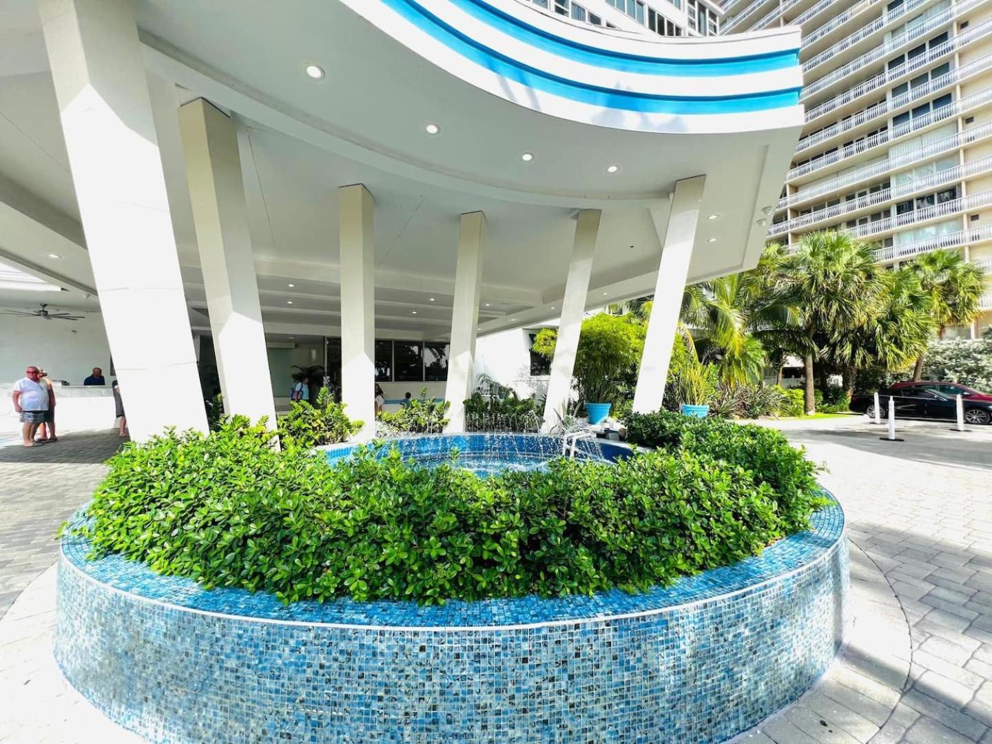 Beachfront Luxury Pool L Sea View