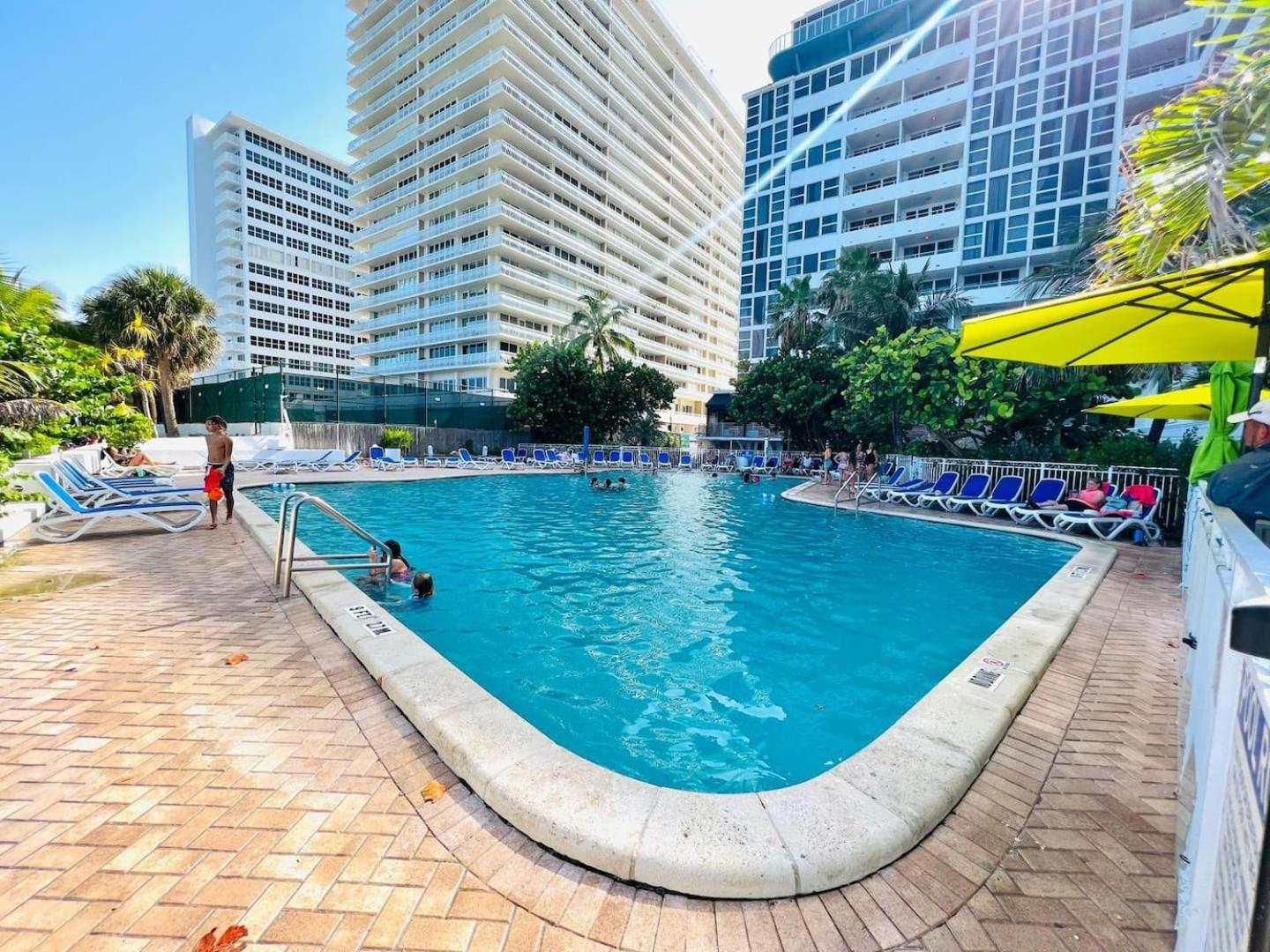 Beachfront Luxury Pool L Sea View