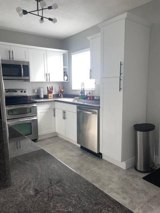 Relaxing 4 Bedroom House Perfect Florida Getaway *