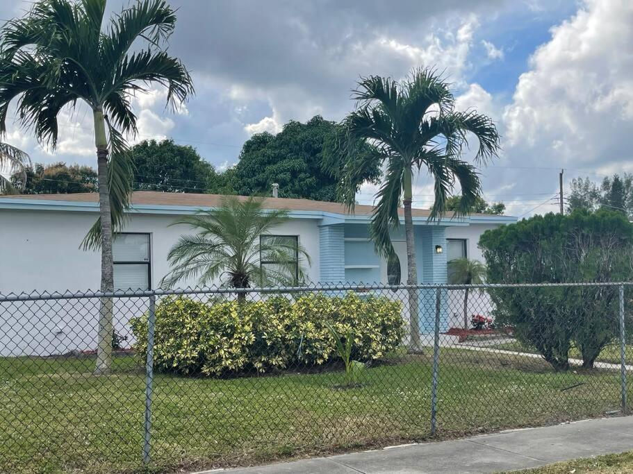 Relaxing 4 Bedroom House Perfect Florida Getaway * Fort Lauderdale