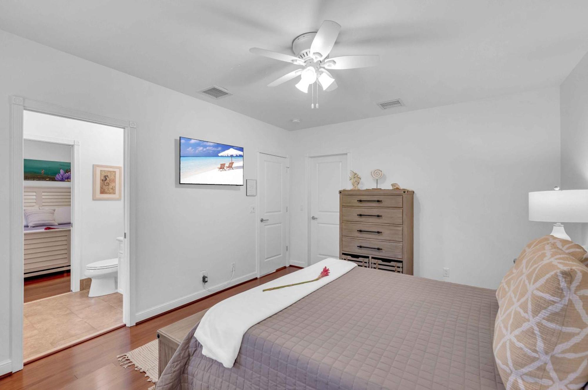 Time Steps To With Heated Pool And Game Roomsun Key Resldences *