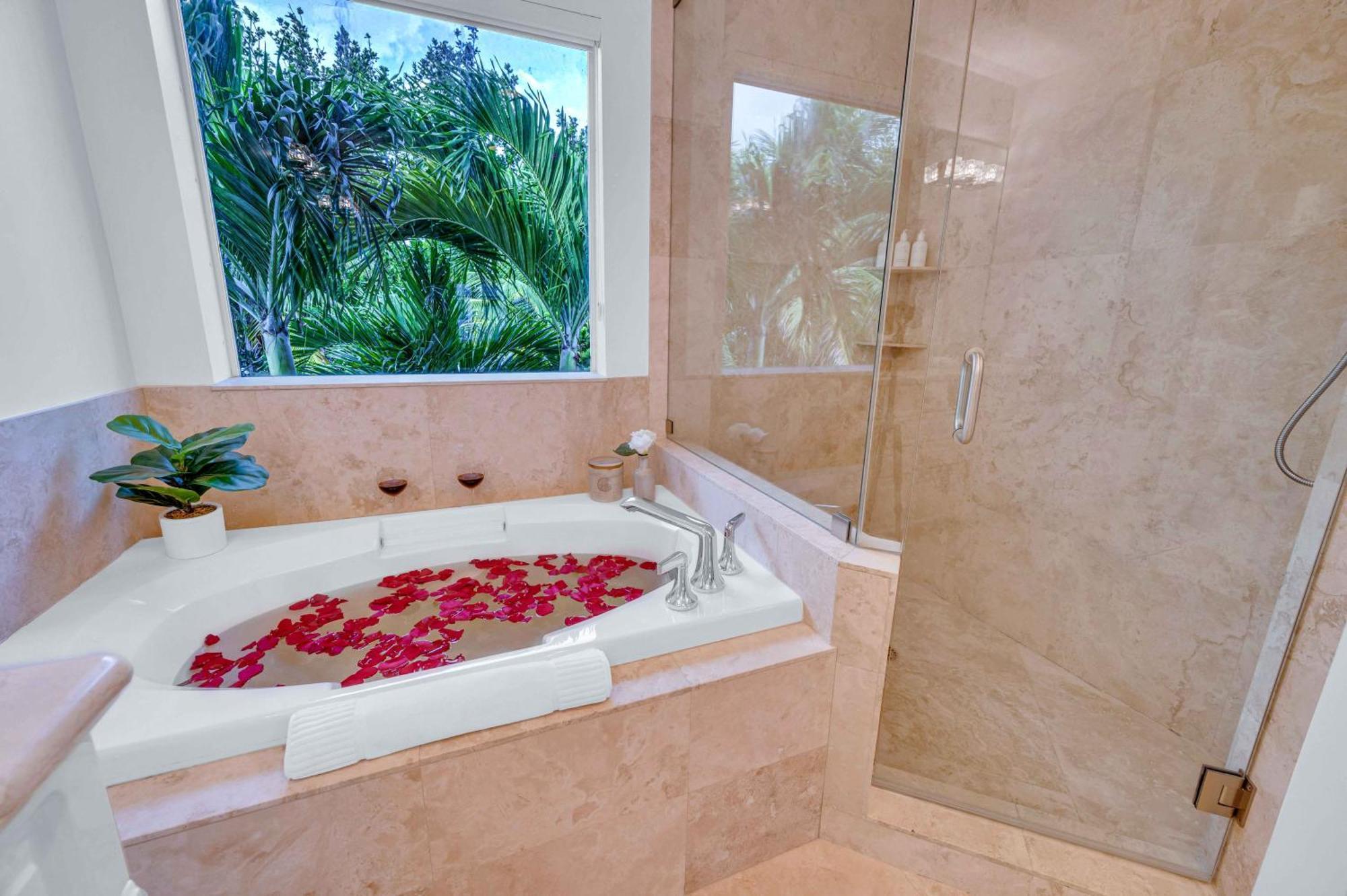 Time Steps To With Heated Pool And Game Roomsun Key Resldences Holiday home *