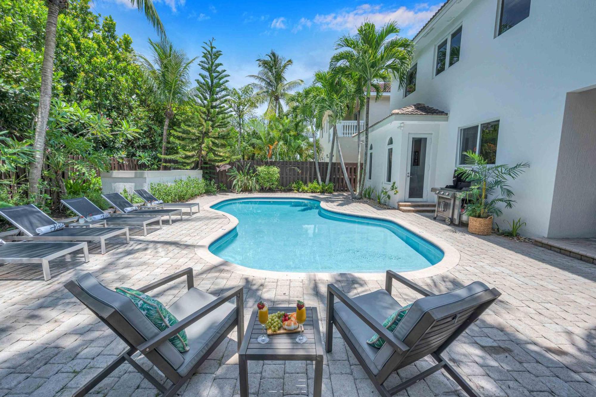 Time Steps To With Heated Pool And Game Roomsun Key Resldences