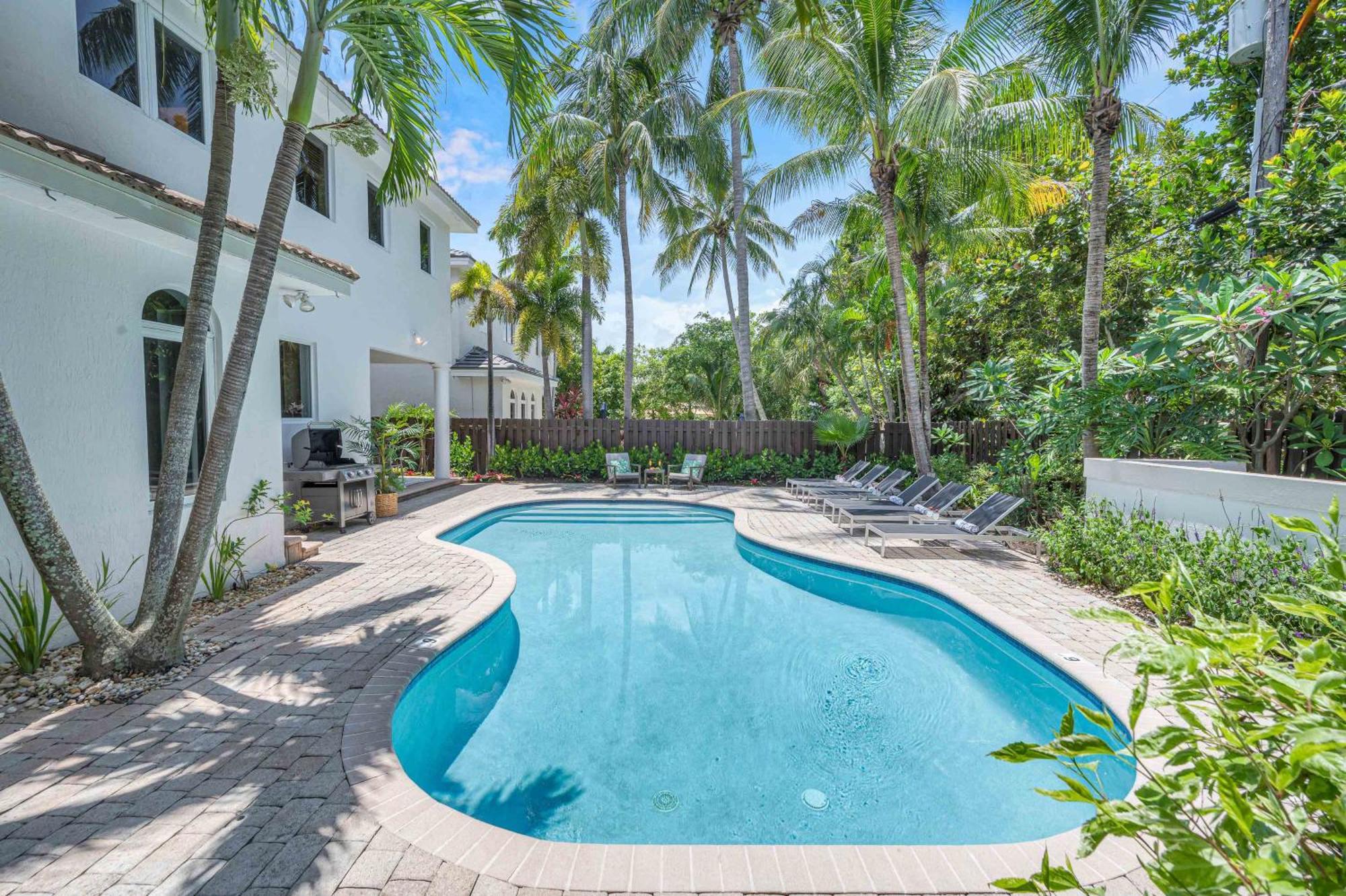 Time Steps To With Heated Pool And Game Roomsun Key Resldences Holiday home *