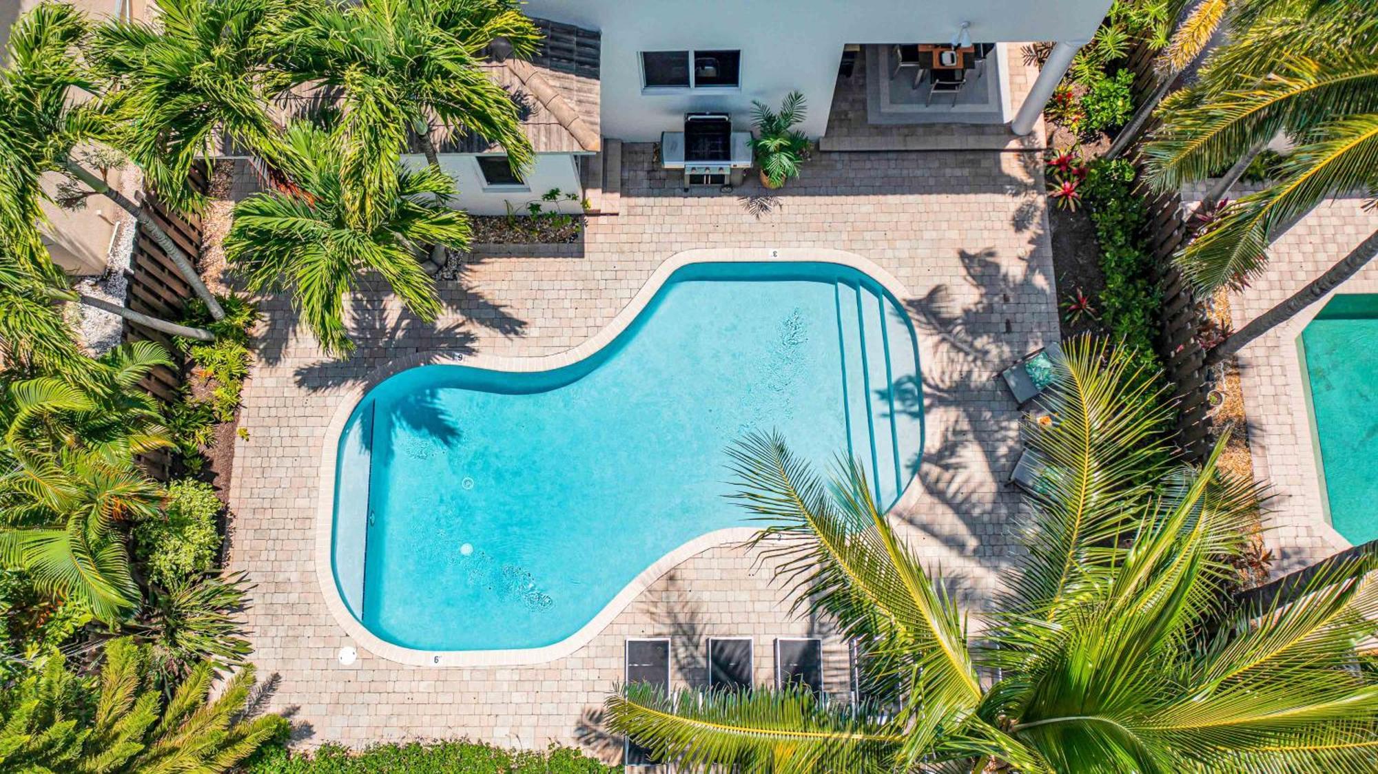 Time Steps To With Heated Pool And Game Roomsun Key Resldences * Fort Lauderdale
