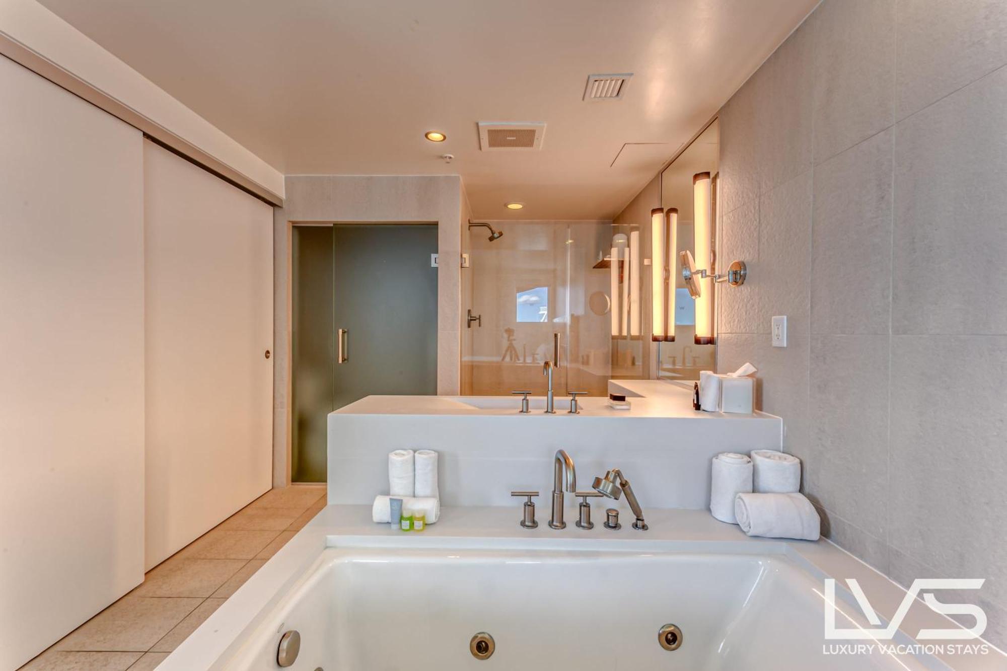 W Ftl 1409 Beachfront 2 Bedroom & 2 Bathroom Holiday home *