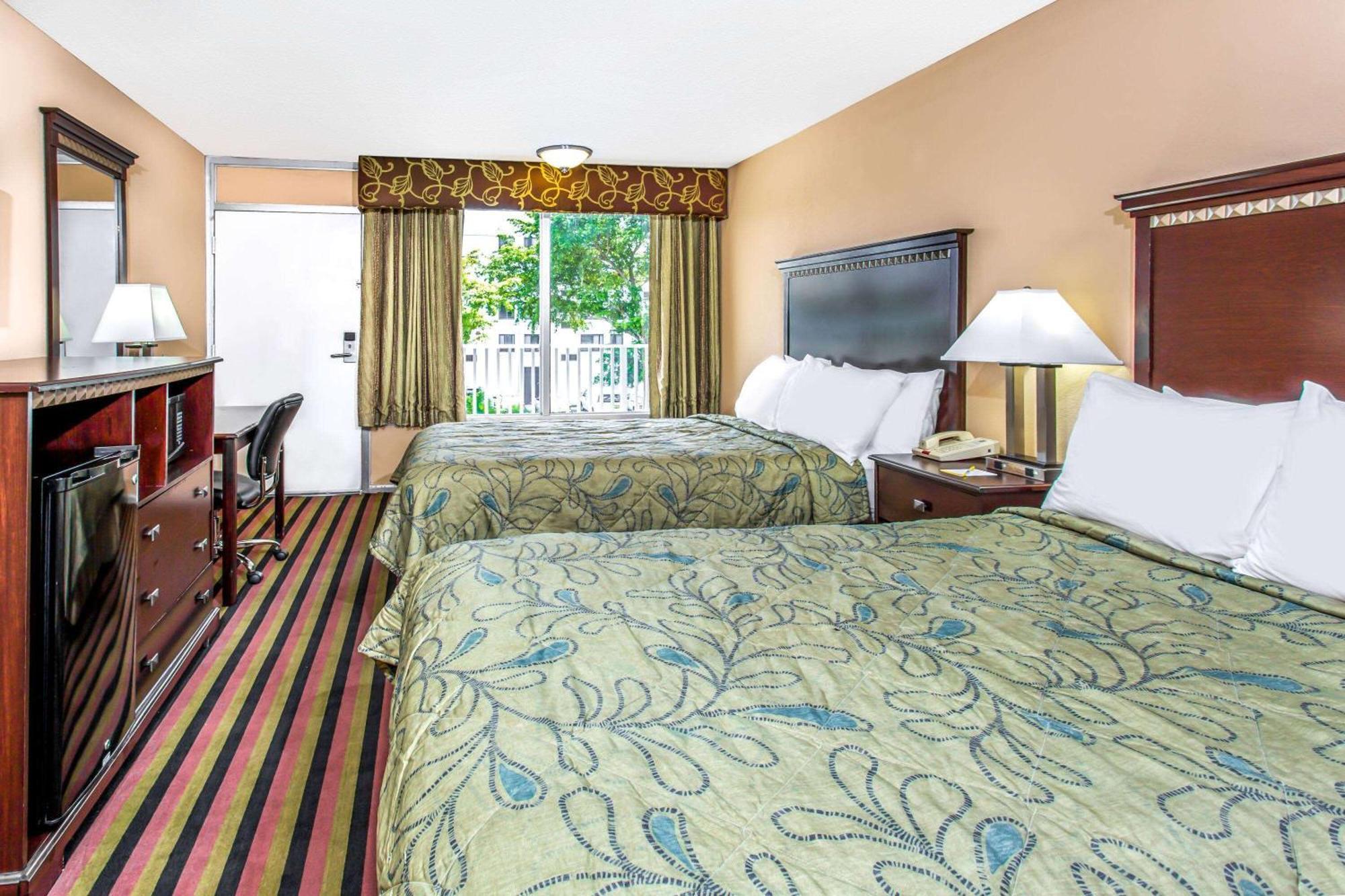 Days By Wyndham Lauderdale Airport Cruise Port Hotel