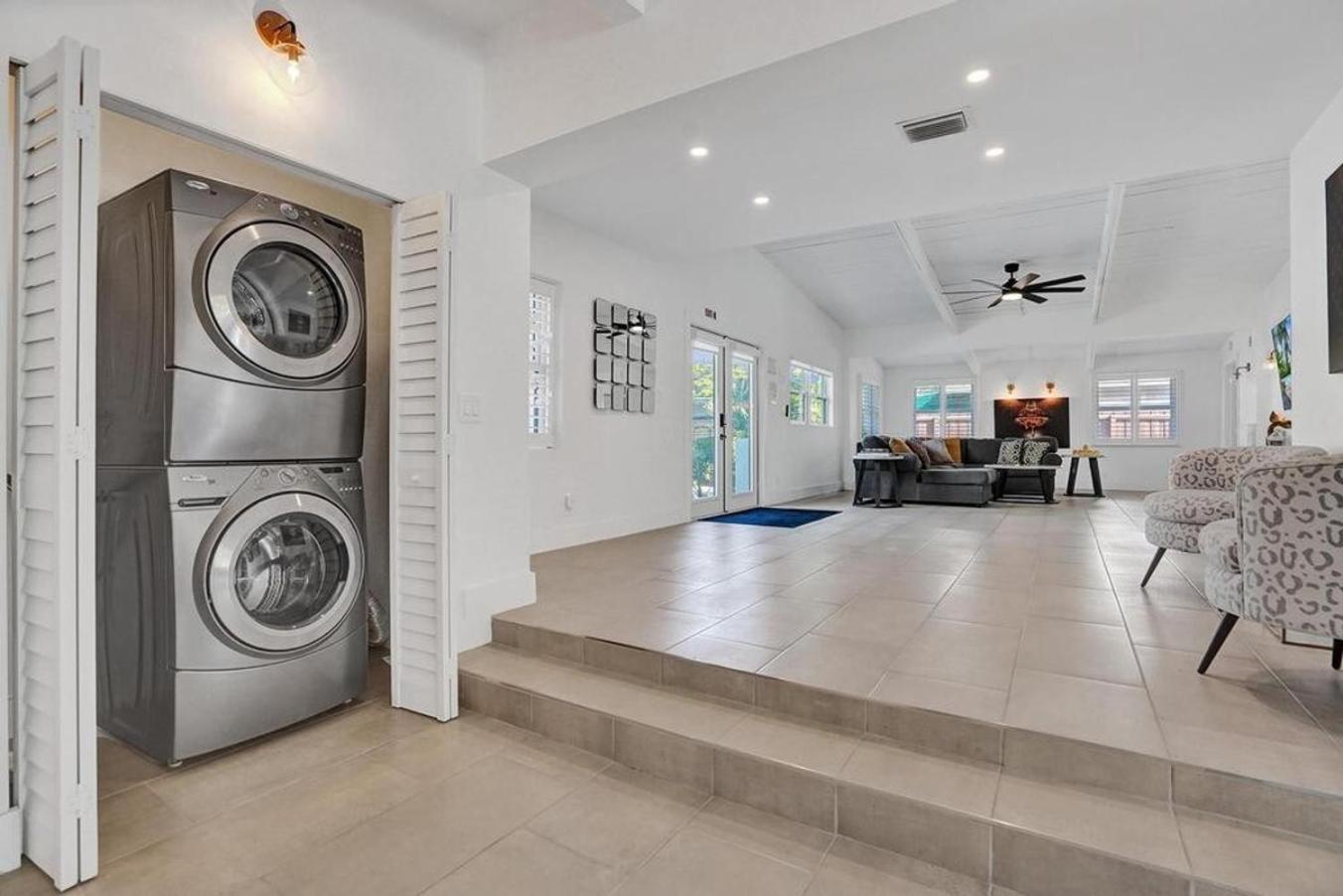 New ! Pool House 3-bedroom Victoria Park Fort Lauderdale