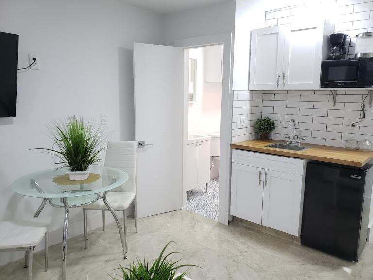 Apts With Backyard Near Lauderdale Beach, Nightlife, Cruise Port, Airport *